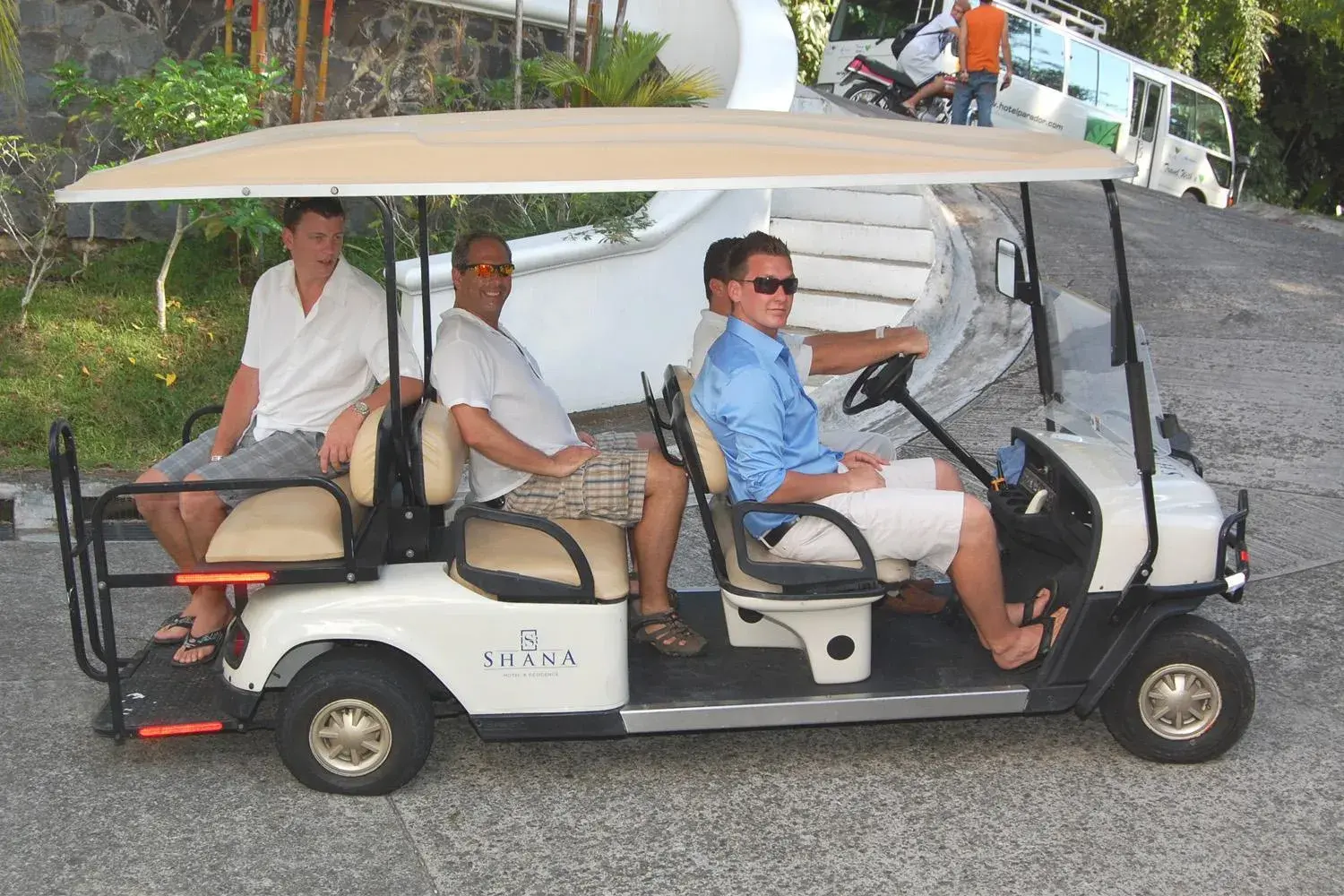 Property building in Shana by the Beach Manuel Antonio Property building in Shana by the Beach Manuel Antonio