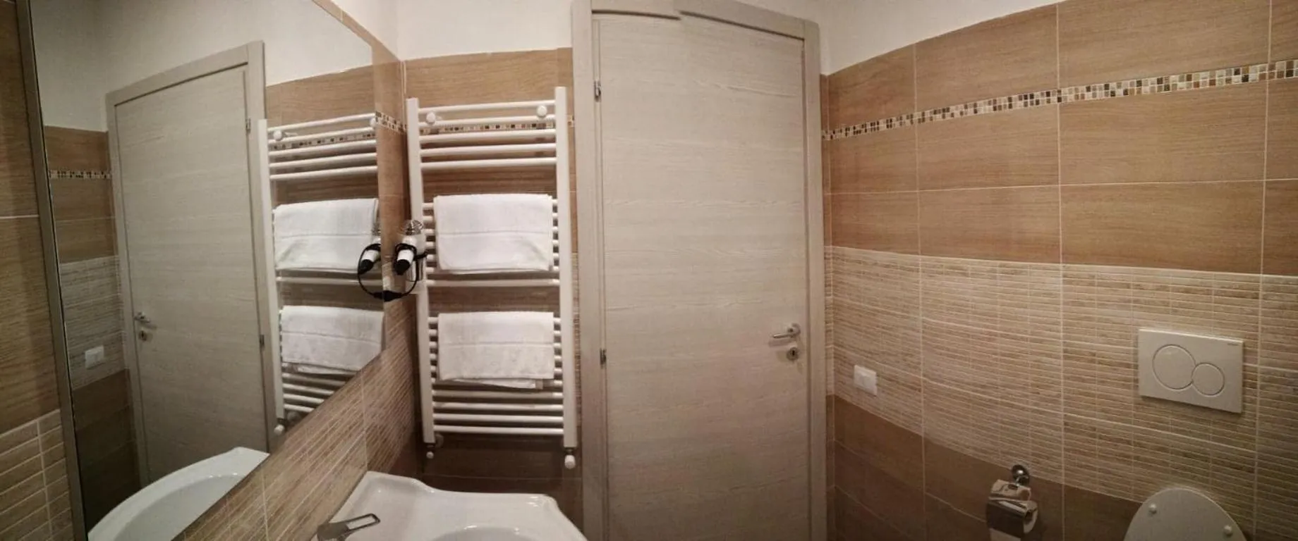 Bathroom in Garden's Elide