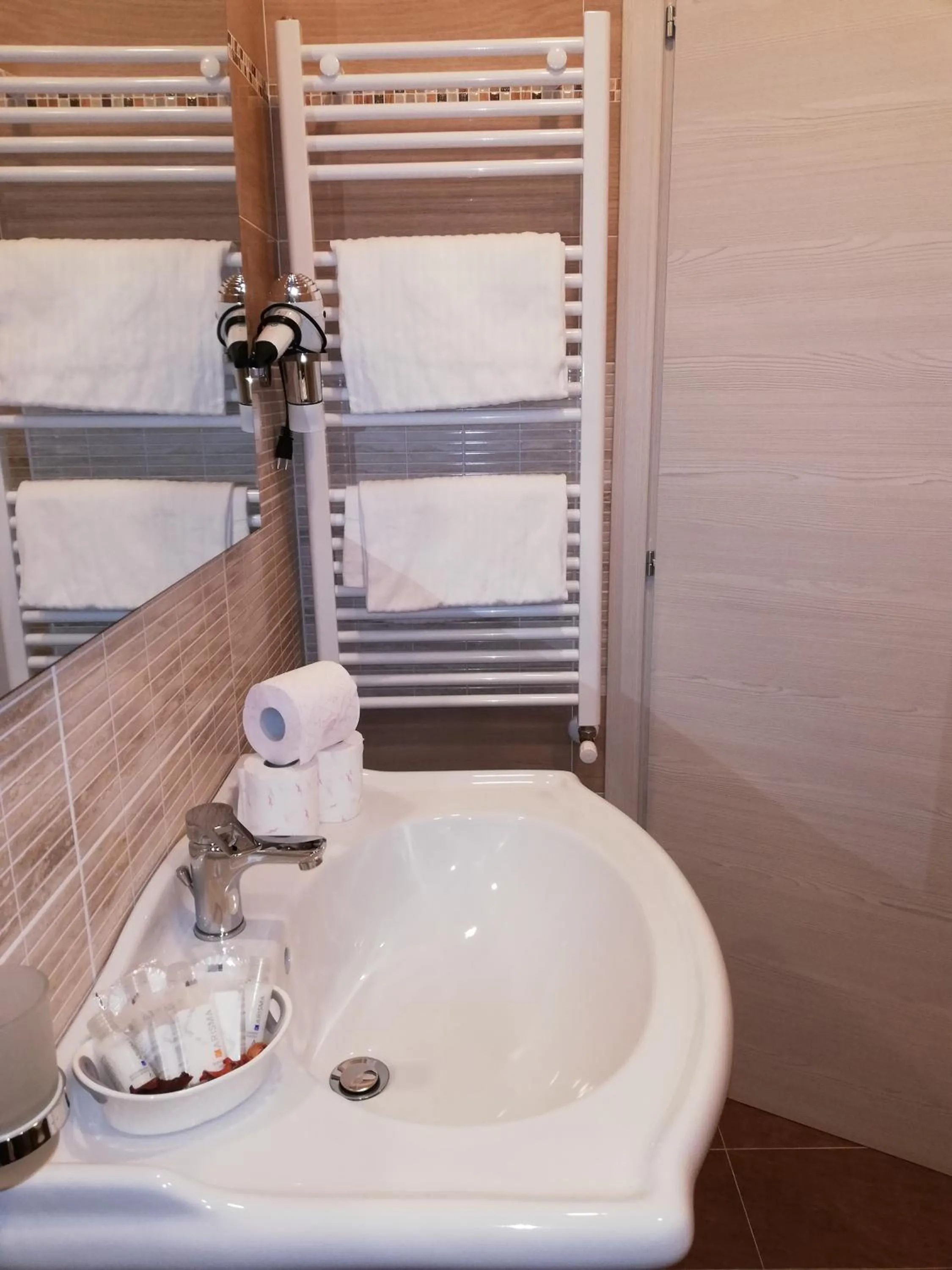 Bathroom in Garden's Elide