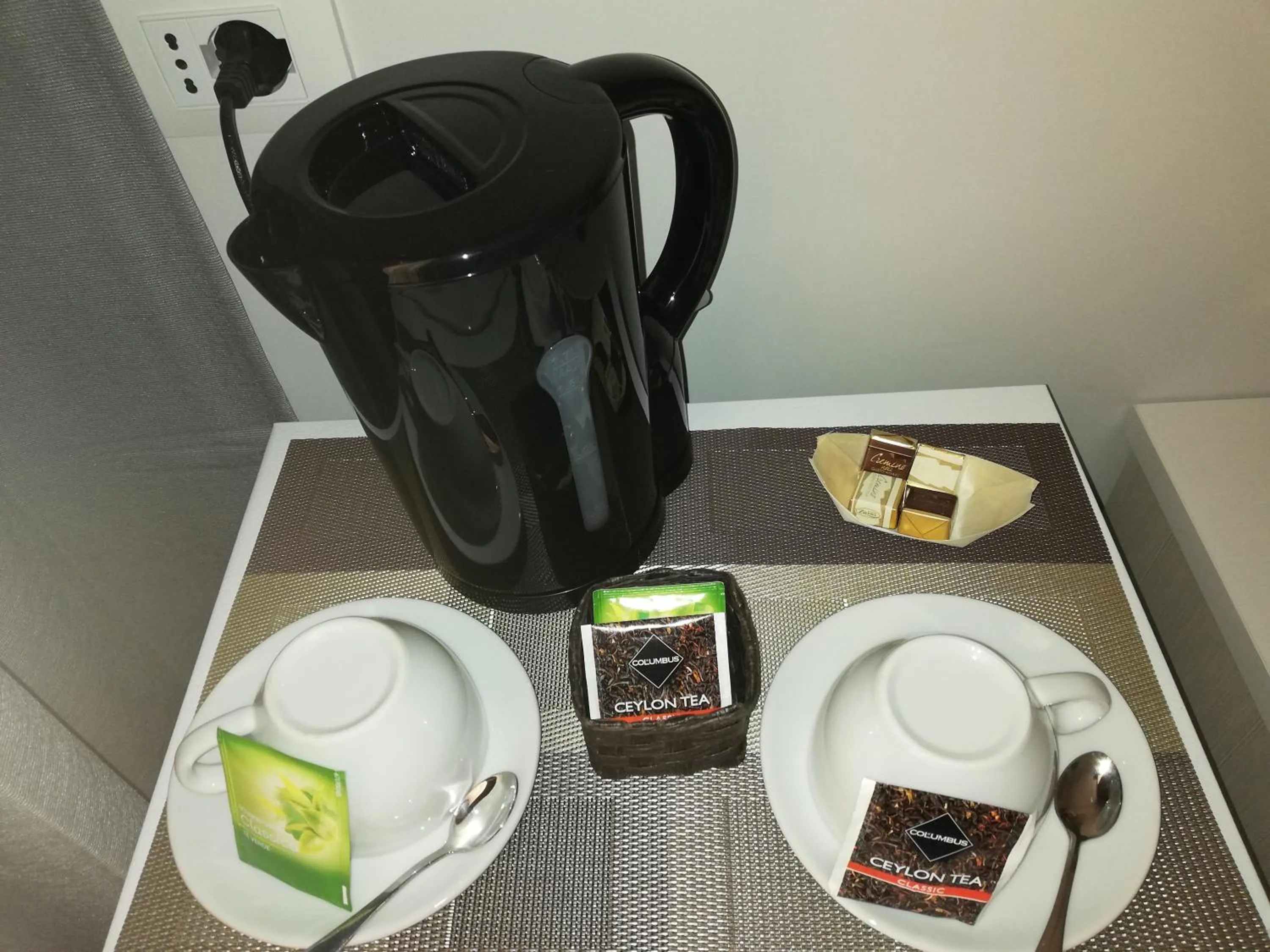 Coffee/tea facilities in Garden's Elide