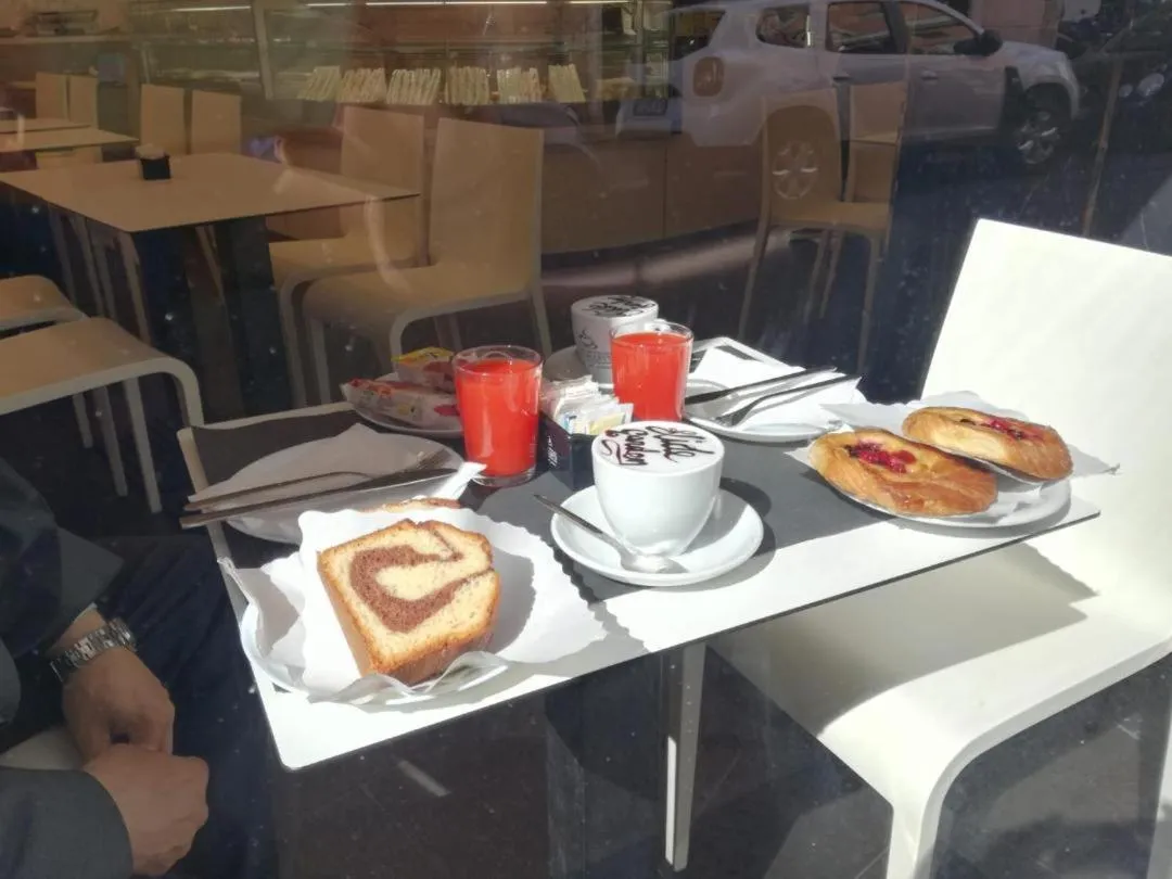 Breakfast in Garden's Elide