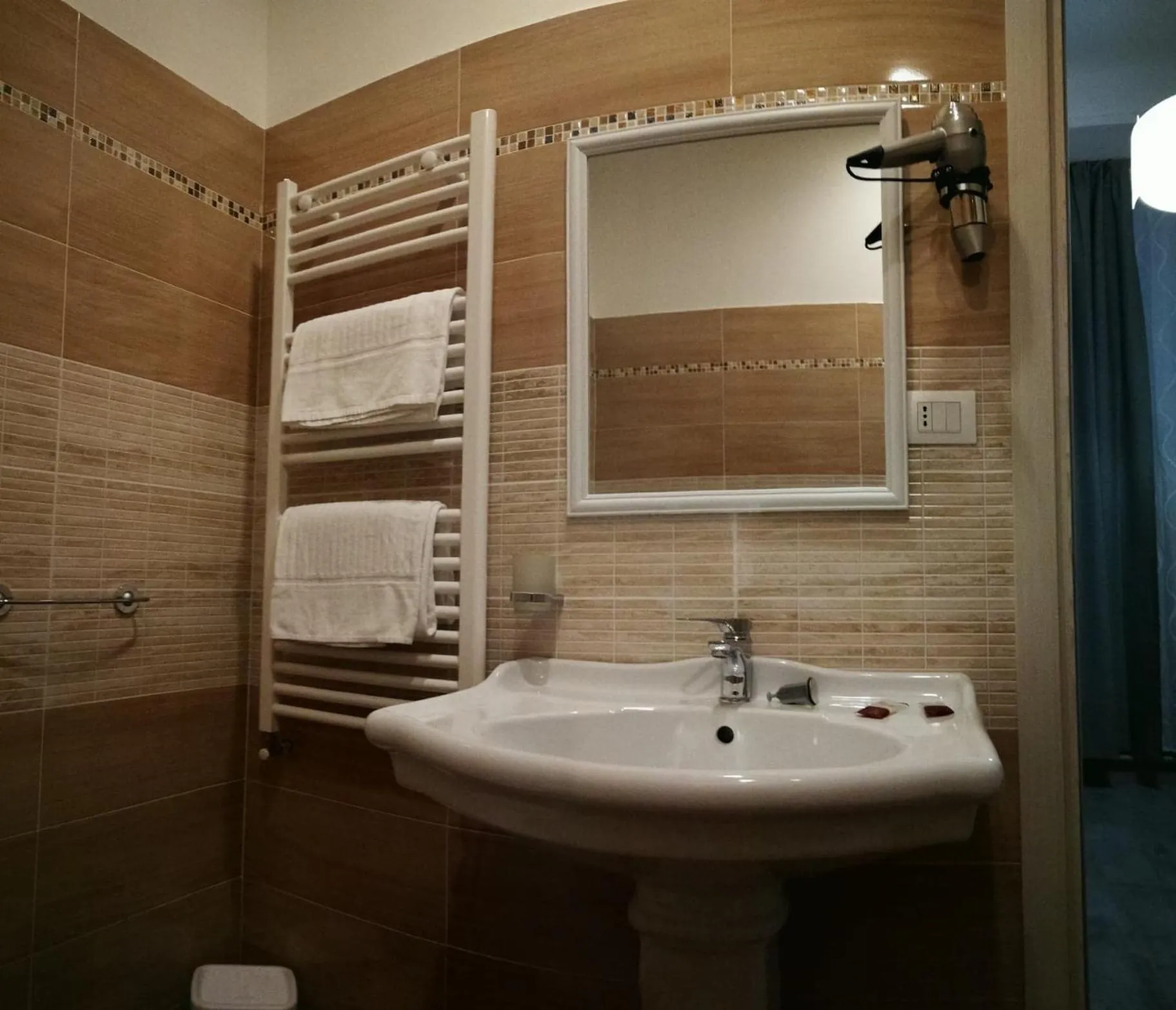 Bathroom in Garden's Elide