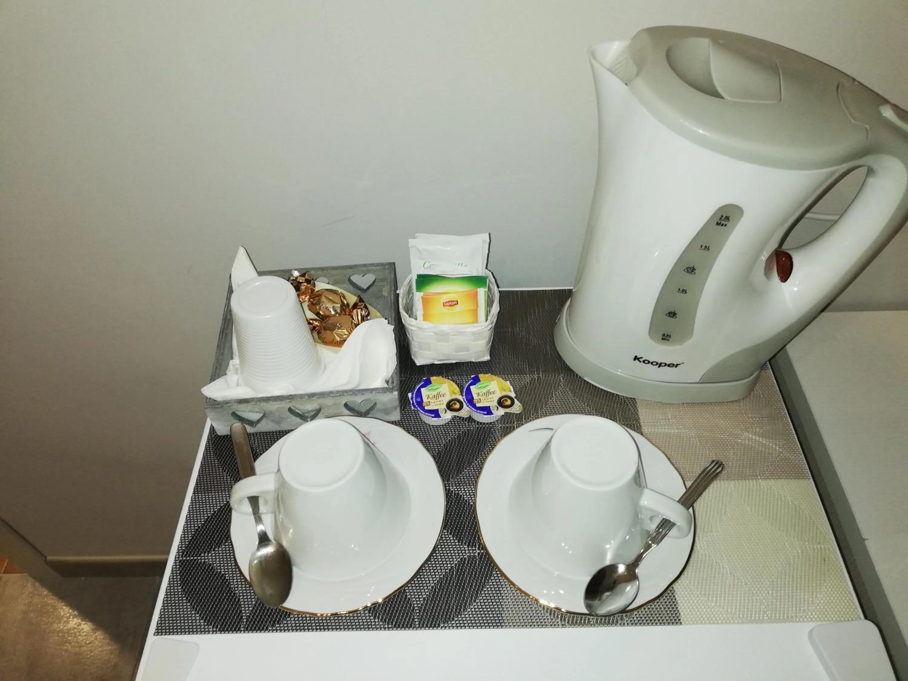 Coffee/tea facilities in Garden's Elide