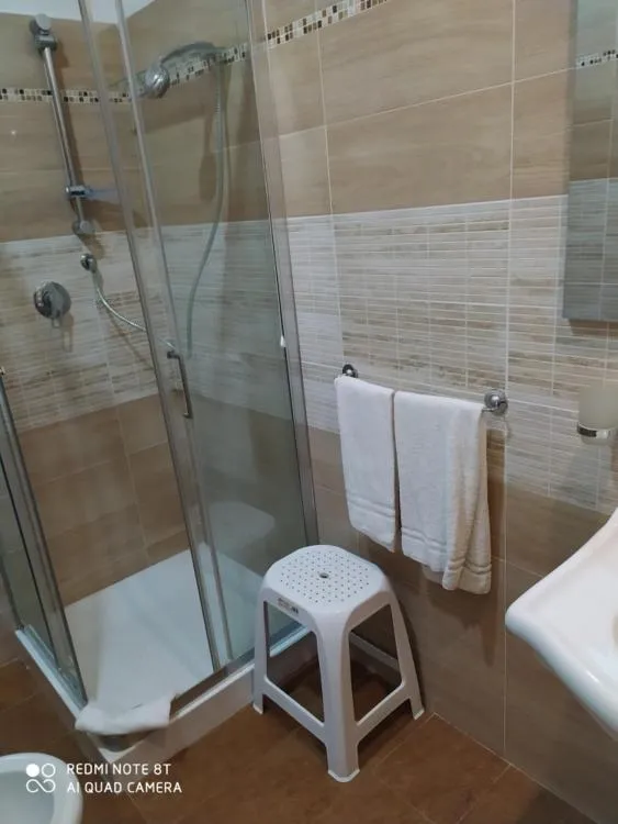 Shower in Garden's Elide