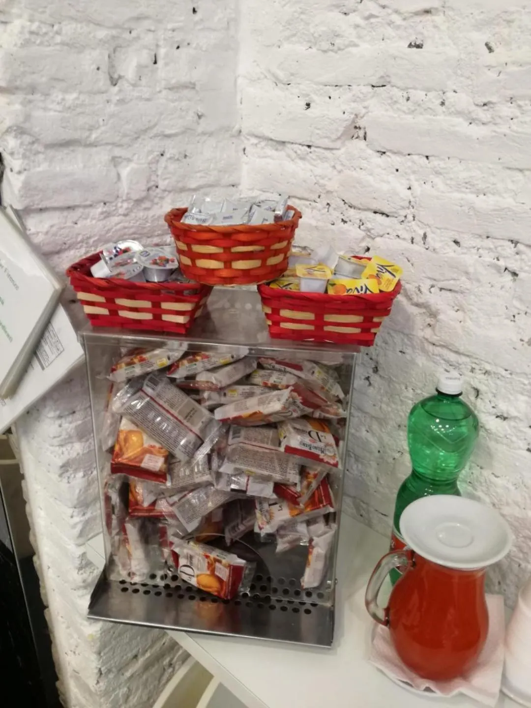 Breakfast in Garden's Elide