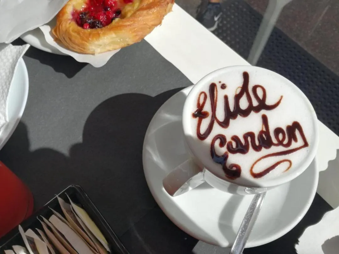 Breakfast in Garden's Elide