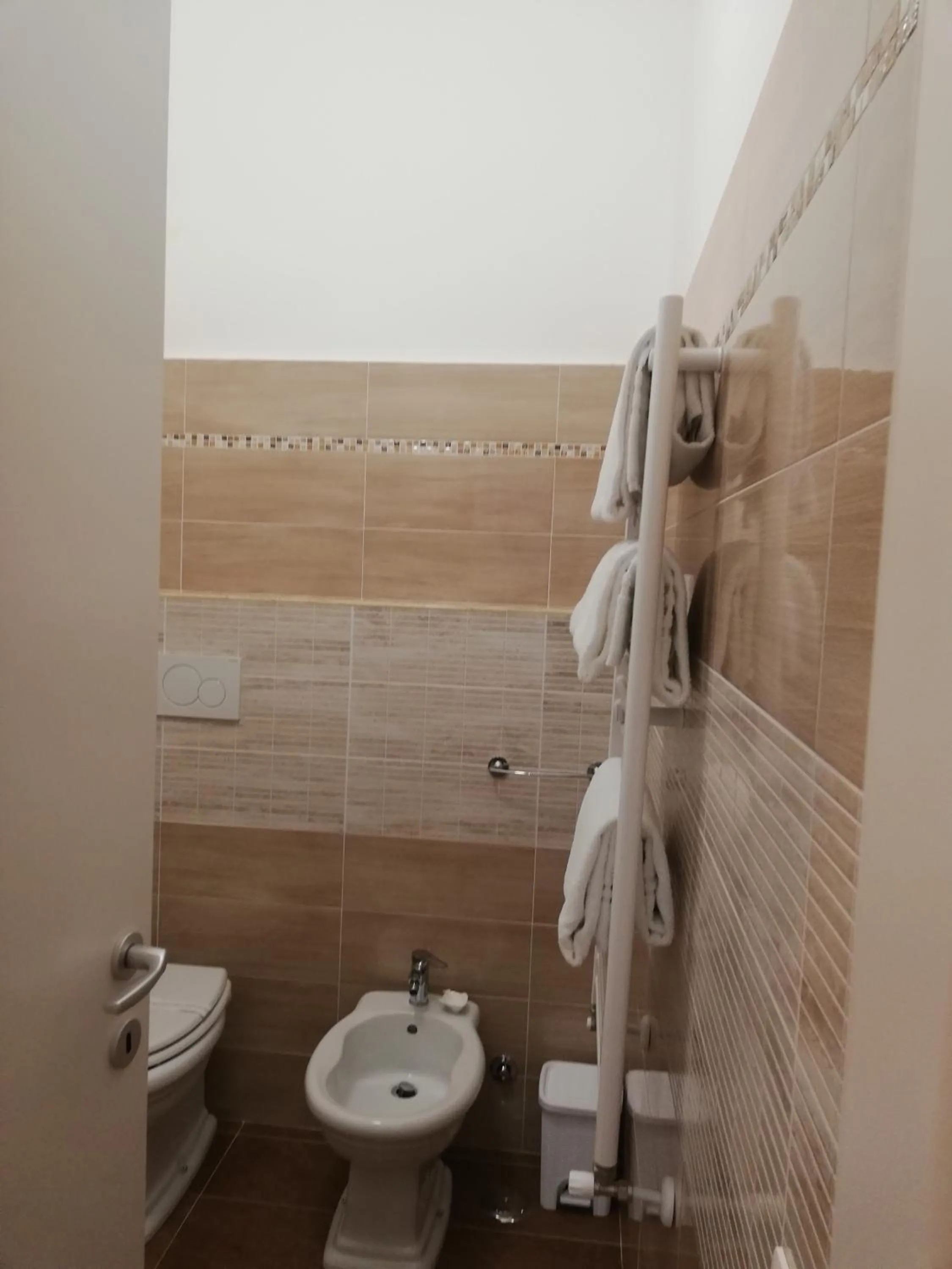 Bathroom in Garden's Elide