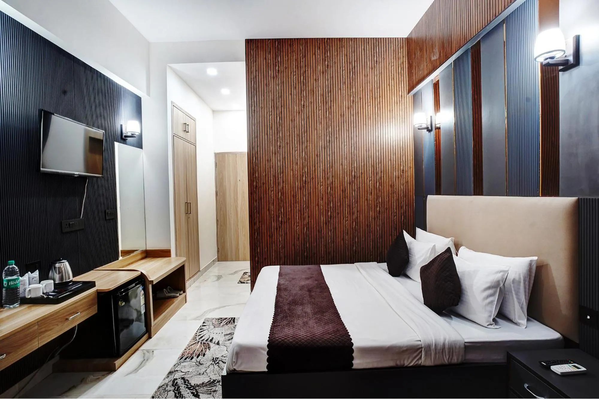 Bed in FabHotel Prime The Rivlet - MG Road & Sikanderpur Metro