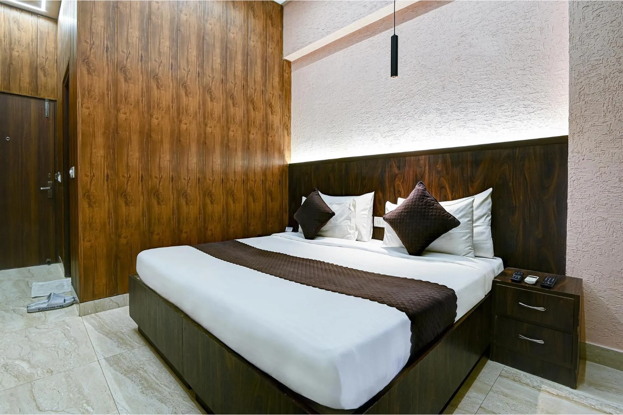 Bed in FabHotel Prime The Rivlet - MG Road & Sikanderpur Metro