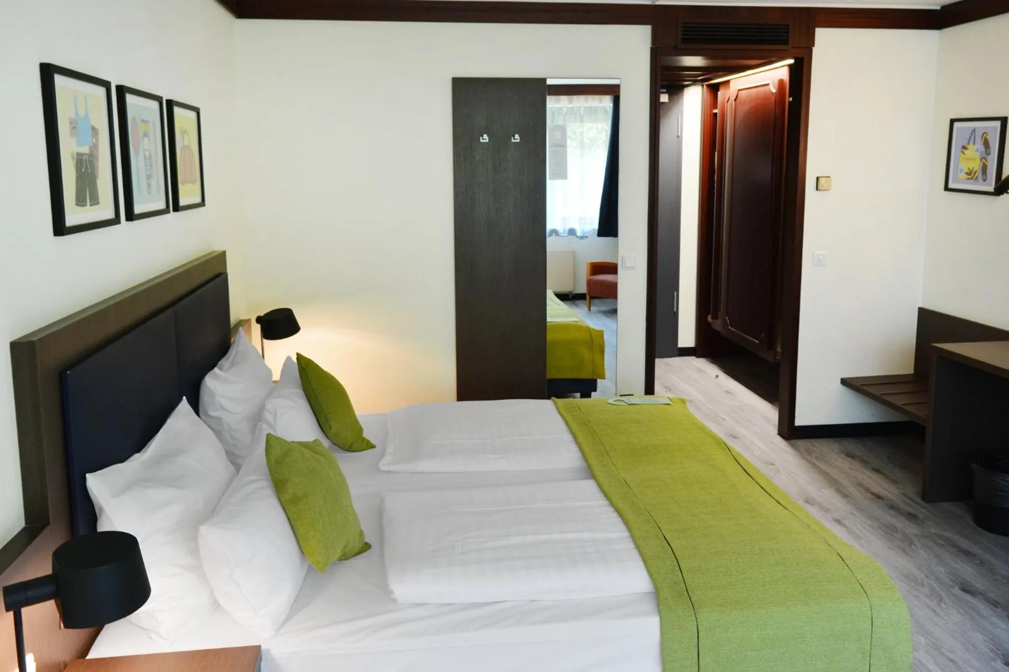 Photo of the whole room, Bed in Garner Hotel Frankfurt - Palmengarten by IHG