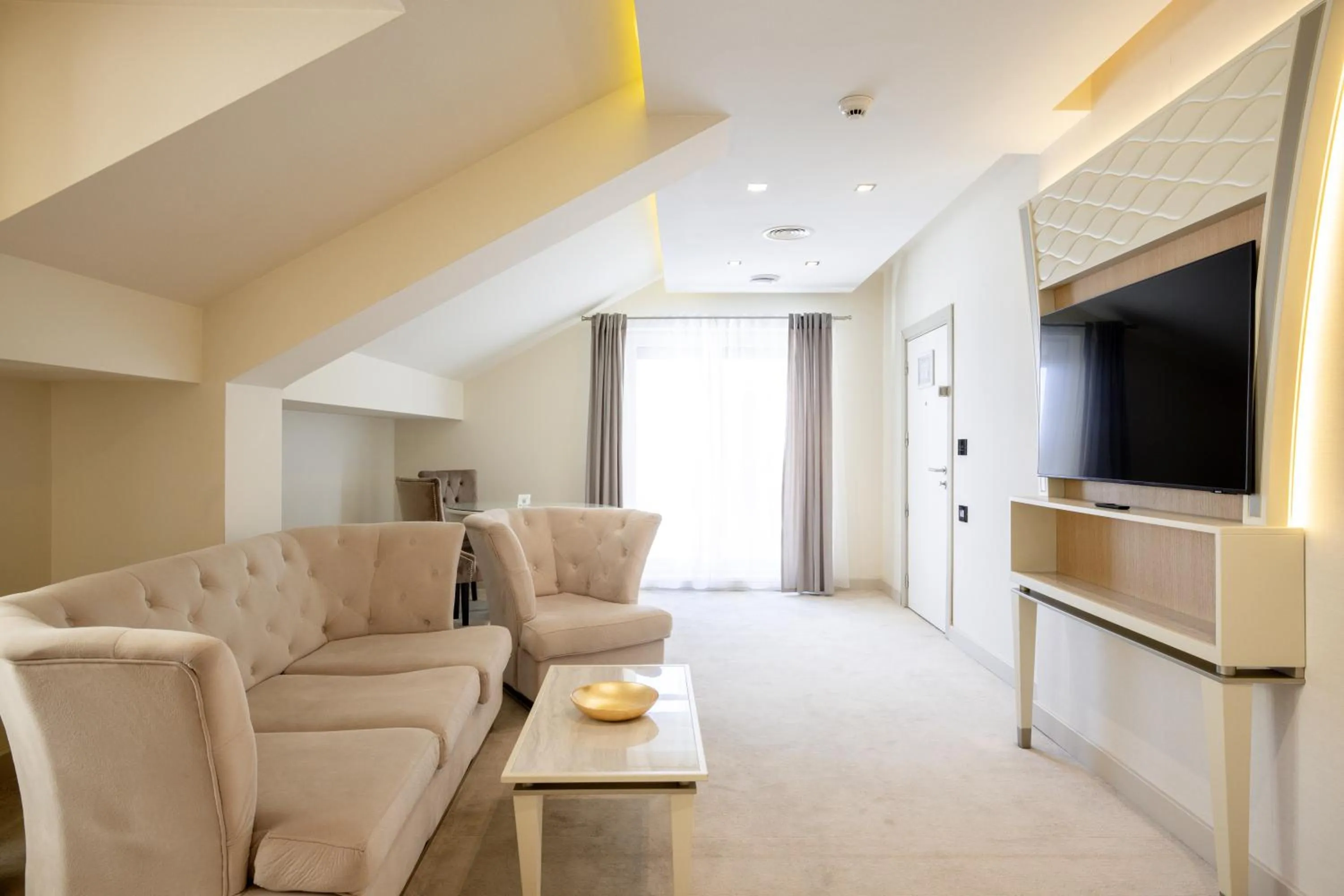 Living room in Tresor Le Palais Timisoara, Curio Collection by Hilton