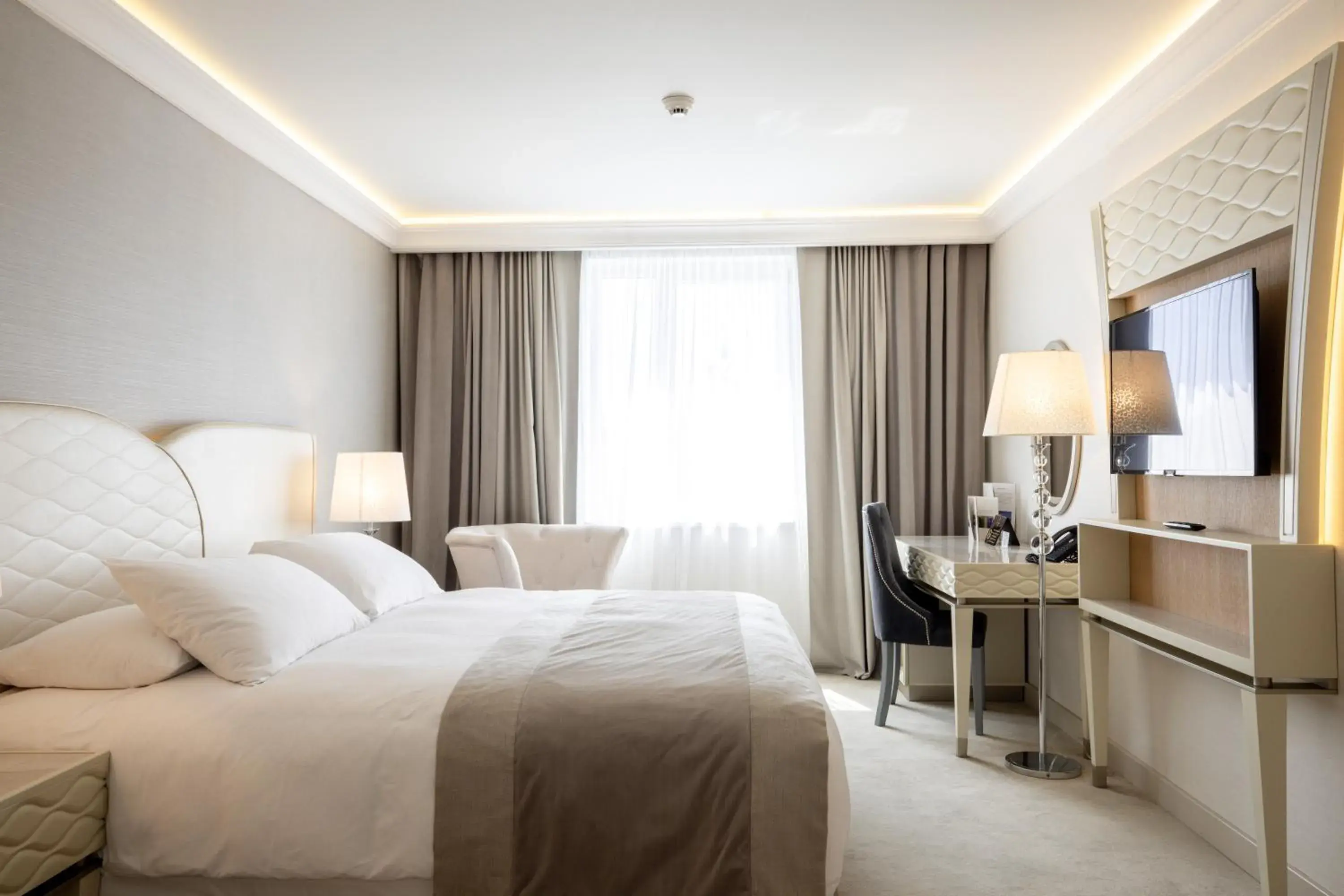 Bedroom, Bed in Tresor Le Palais Timisoara, Curio Collection by Hilton Bedroom, Bed in Tresor Le Palais Timisoara, Curio Collection by Hilton