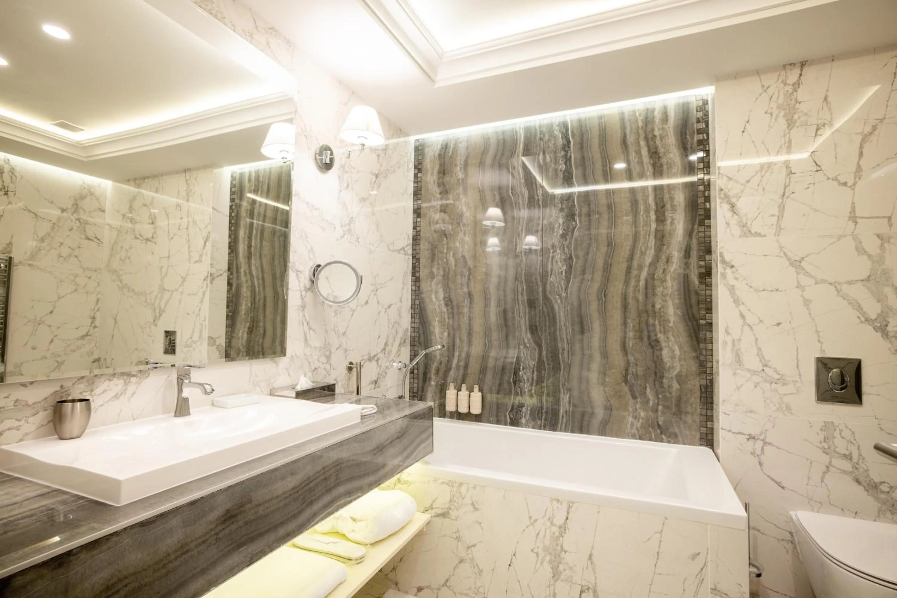 Bath in Tresor Le Palais Timisoara, Curio Collection by Hilton