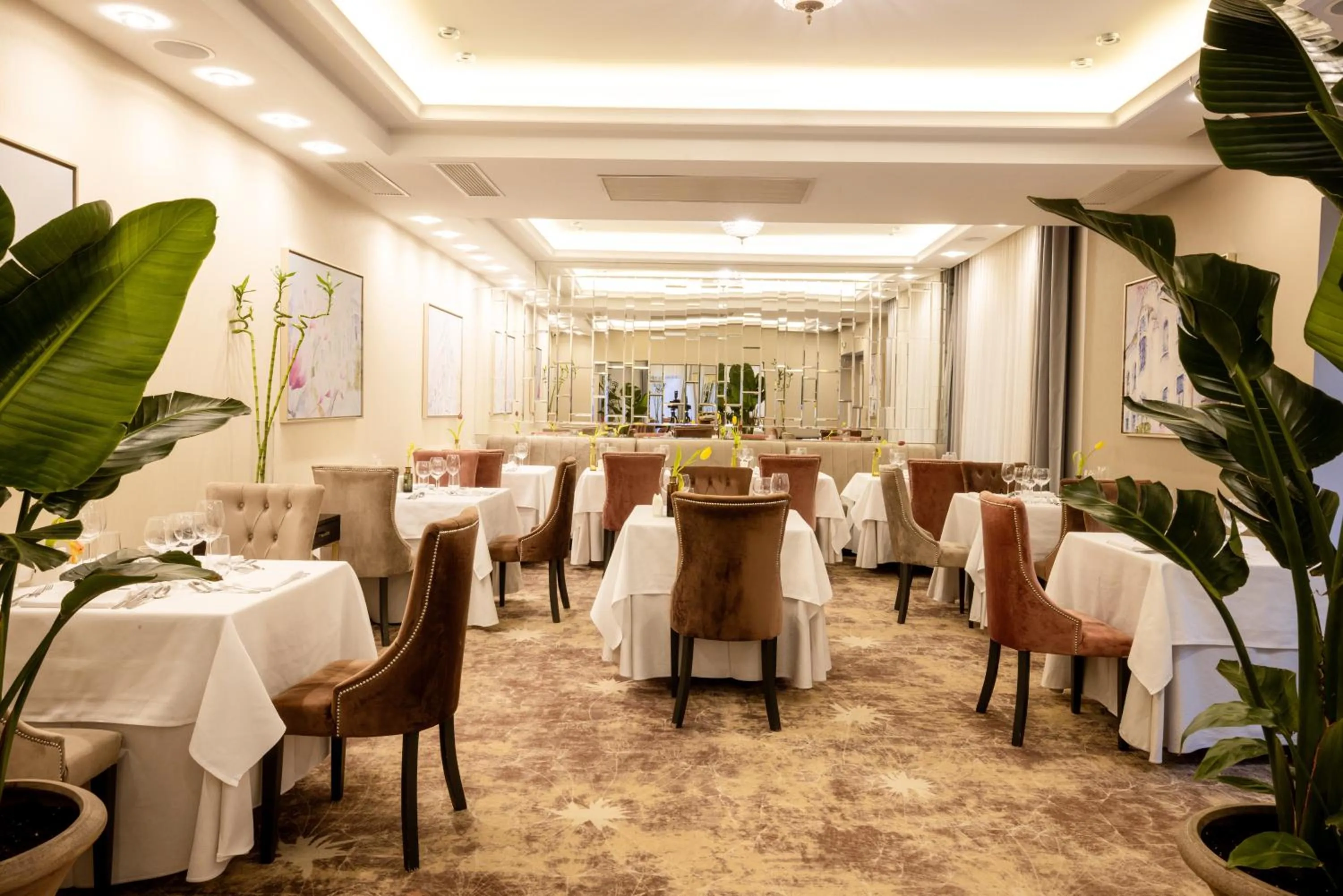 Restaurant/places to eat in Tresor Le Palais Timisoara, Curio Collection by Hilton