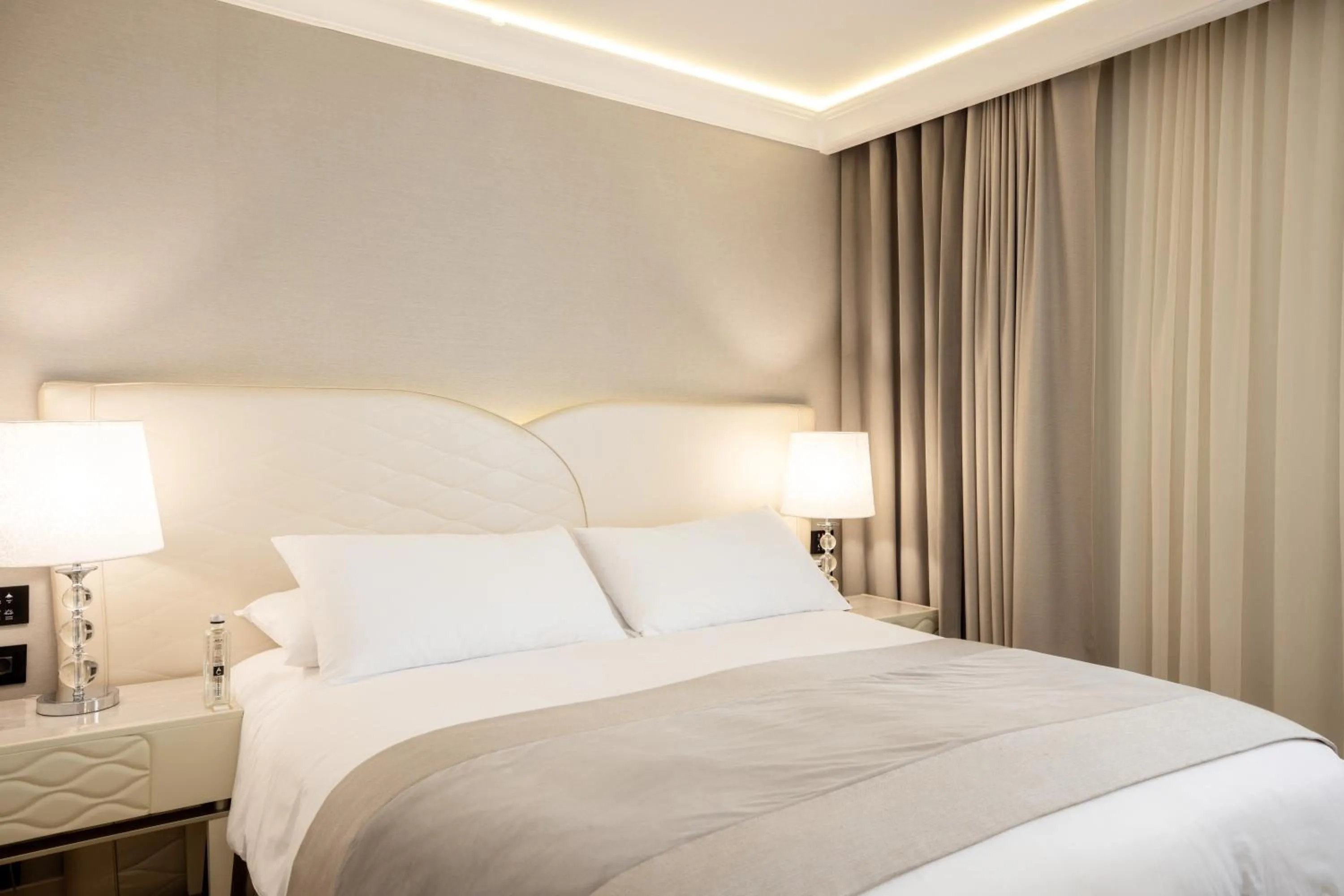 Bed in Tresor Le Palais Timisoara, Curio Collection by Hilton