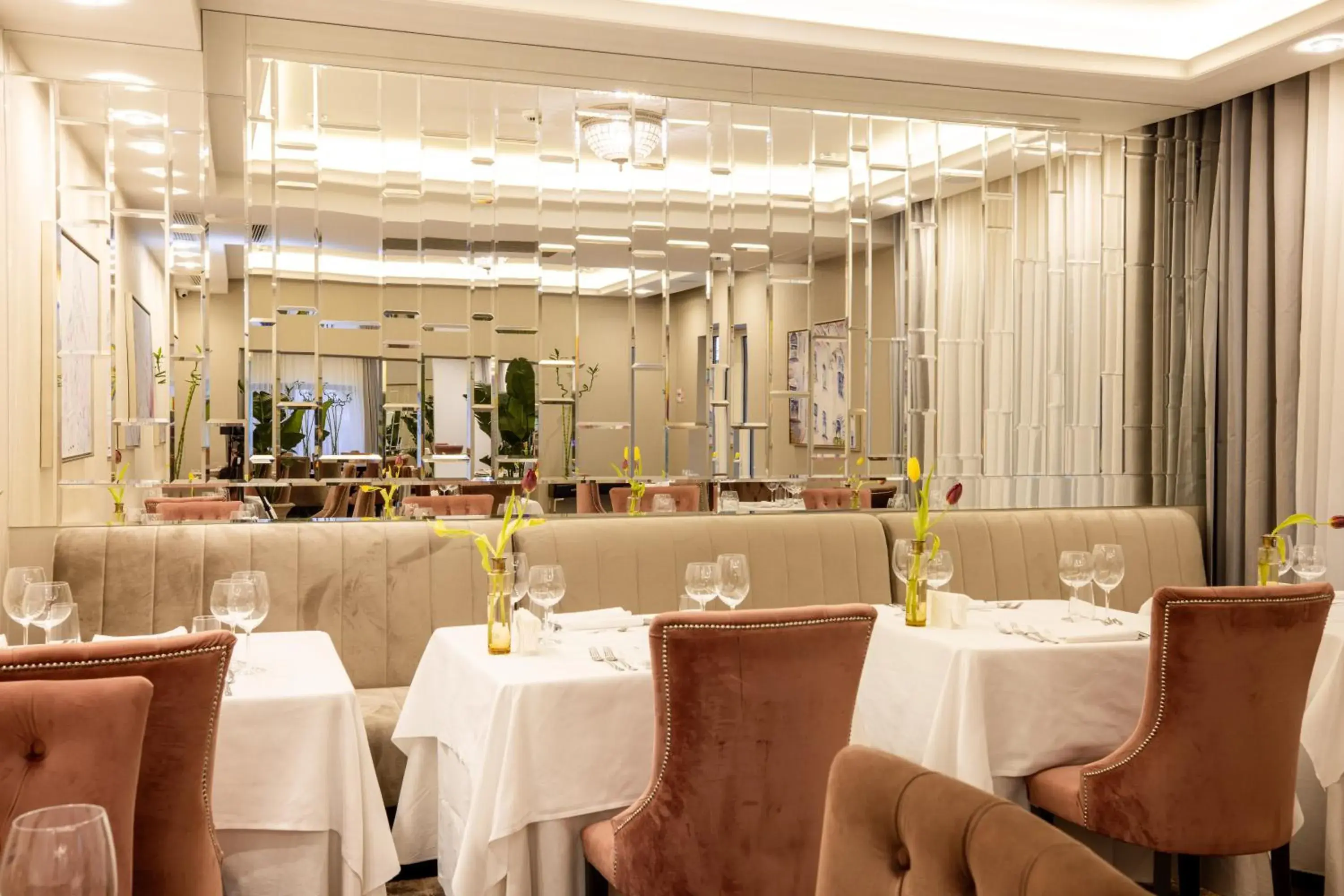 Restaurant/places to eat in Tresor Le Palais Timisoara, Curio Collection by Hilton Restaurant/places to eat in Tresor Le Palais Timisoara, Curio Collection by Hilton