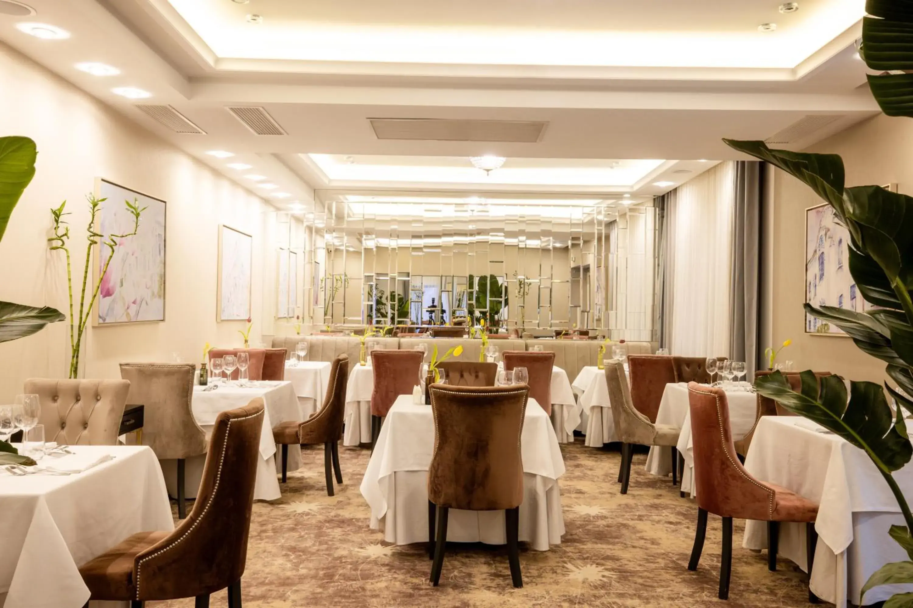 Restaurant/places to eat in Tresor Le Palais Timisoara, Curio Collection by Hilton Restaurant/places to eat in Tresor Le Palais Timisoara, Curio Collection by Hilton