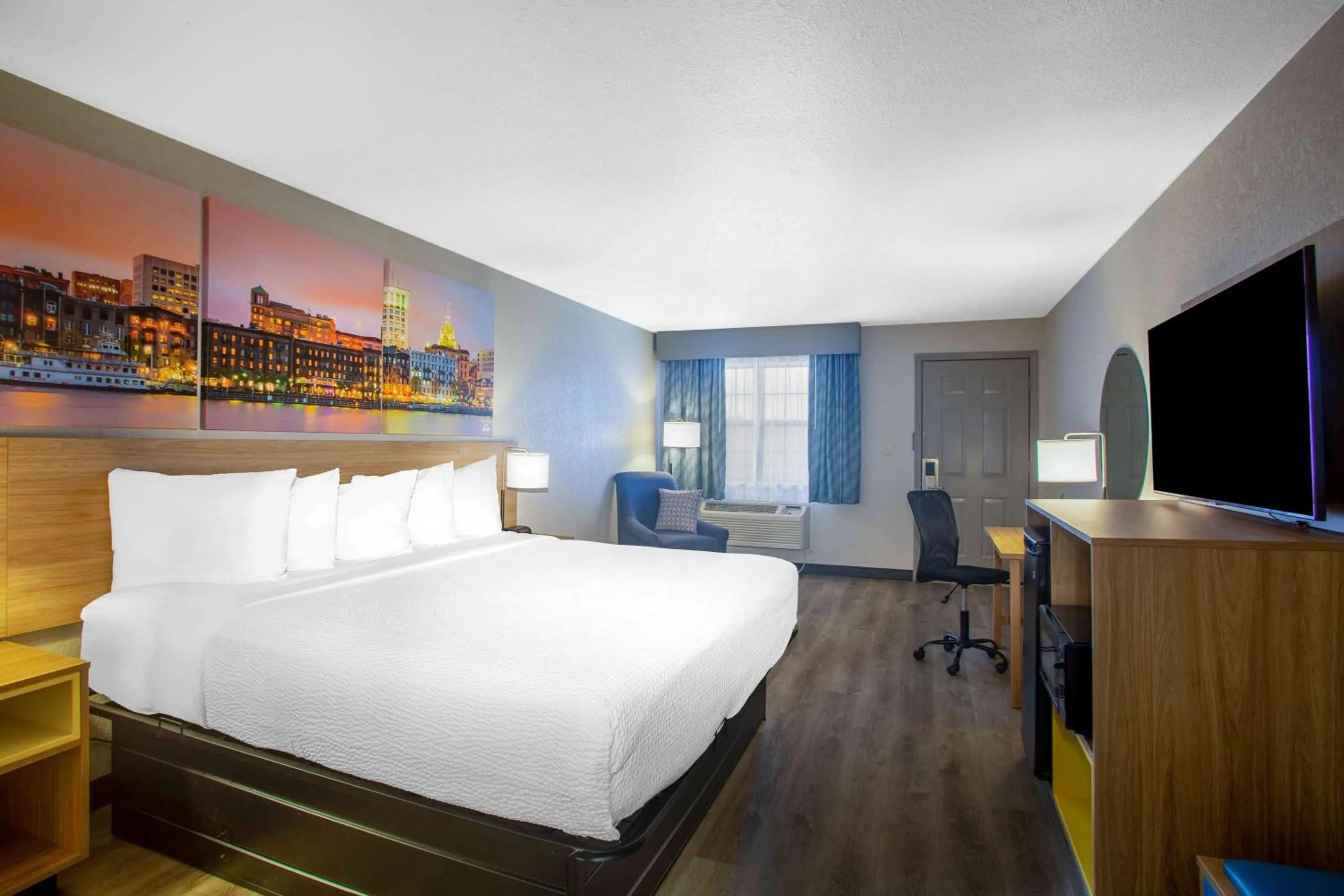 Photo of the whole room, Bed in Days Inn by Wyndham Lonoke