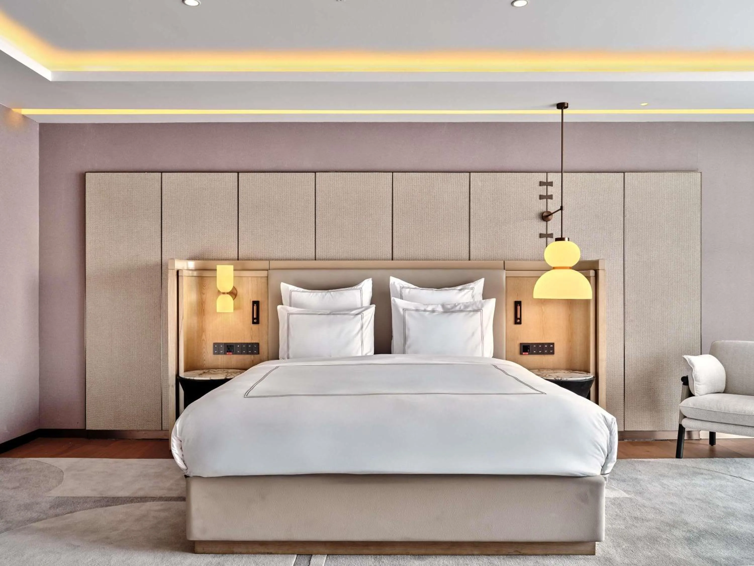 Bedroom, Bed in Swissotel Tashkent