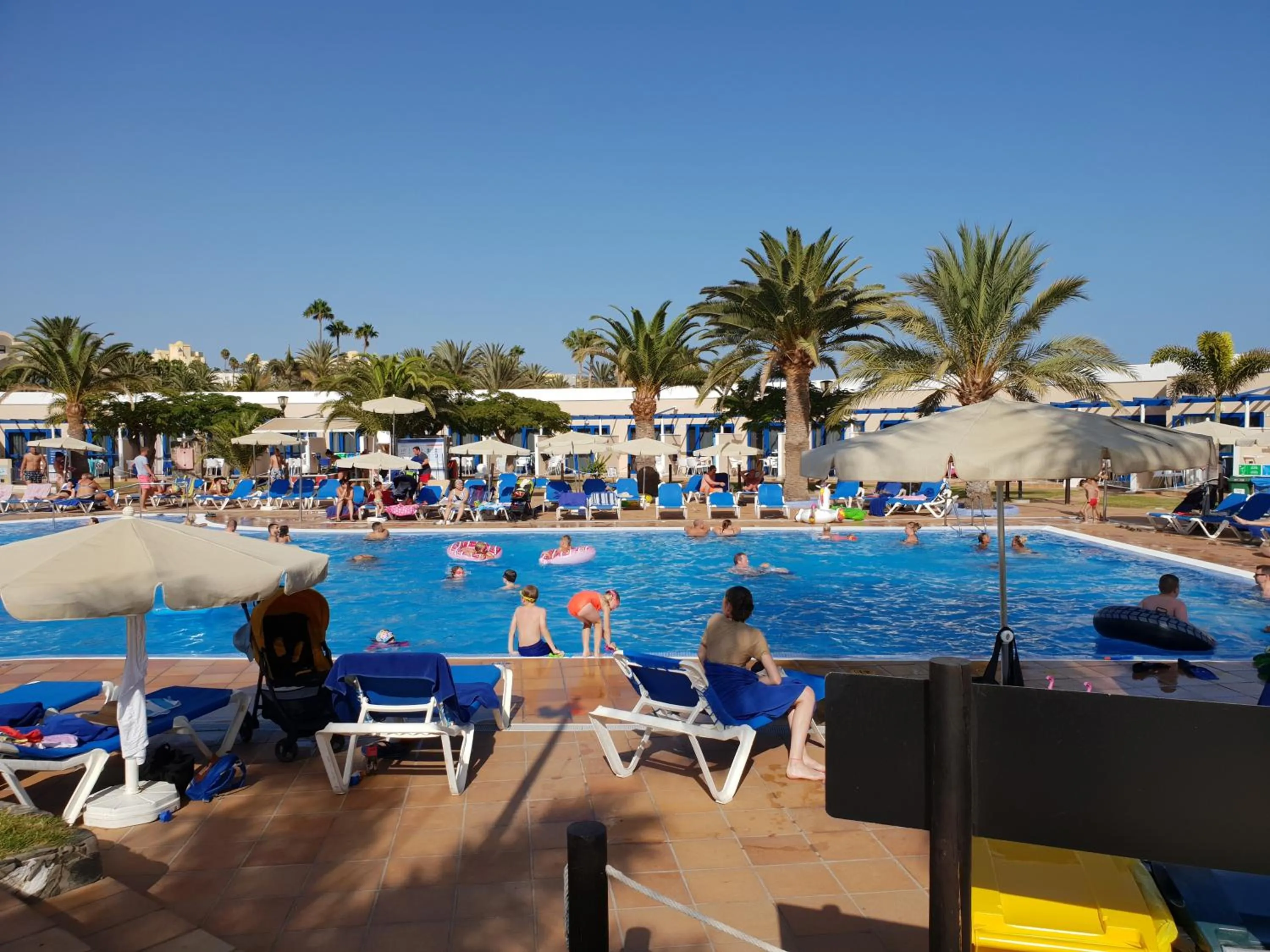 Property building in Apartamentos Playa Feliz