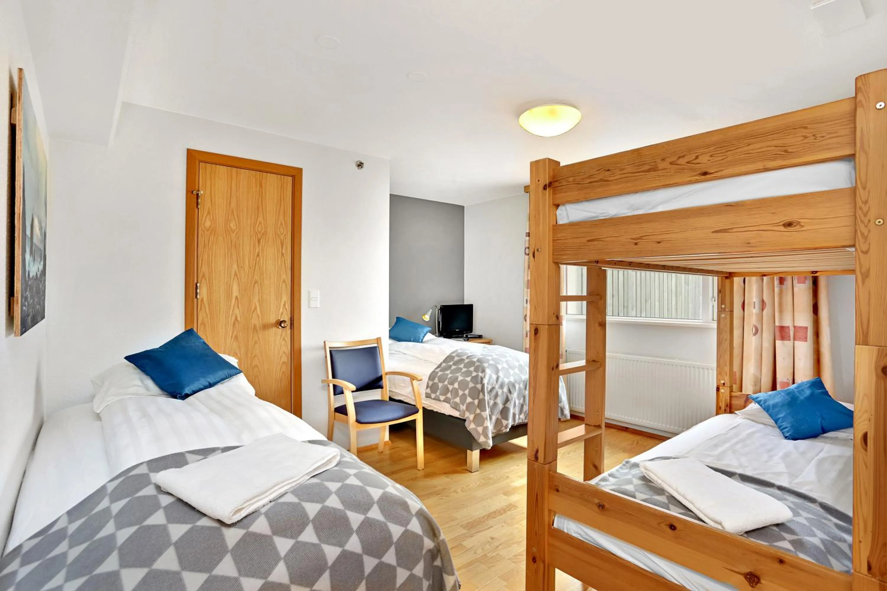 bunk bed, Bed in Eldey Airport Hotel