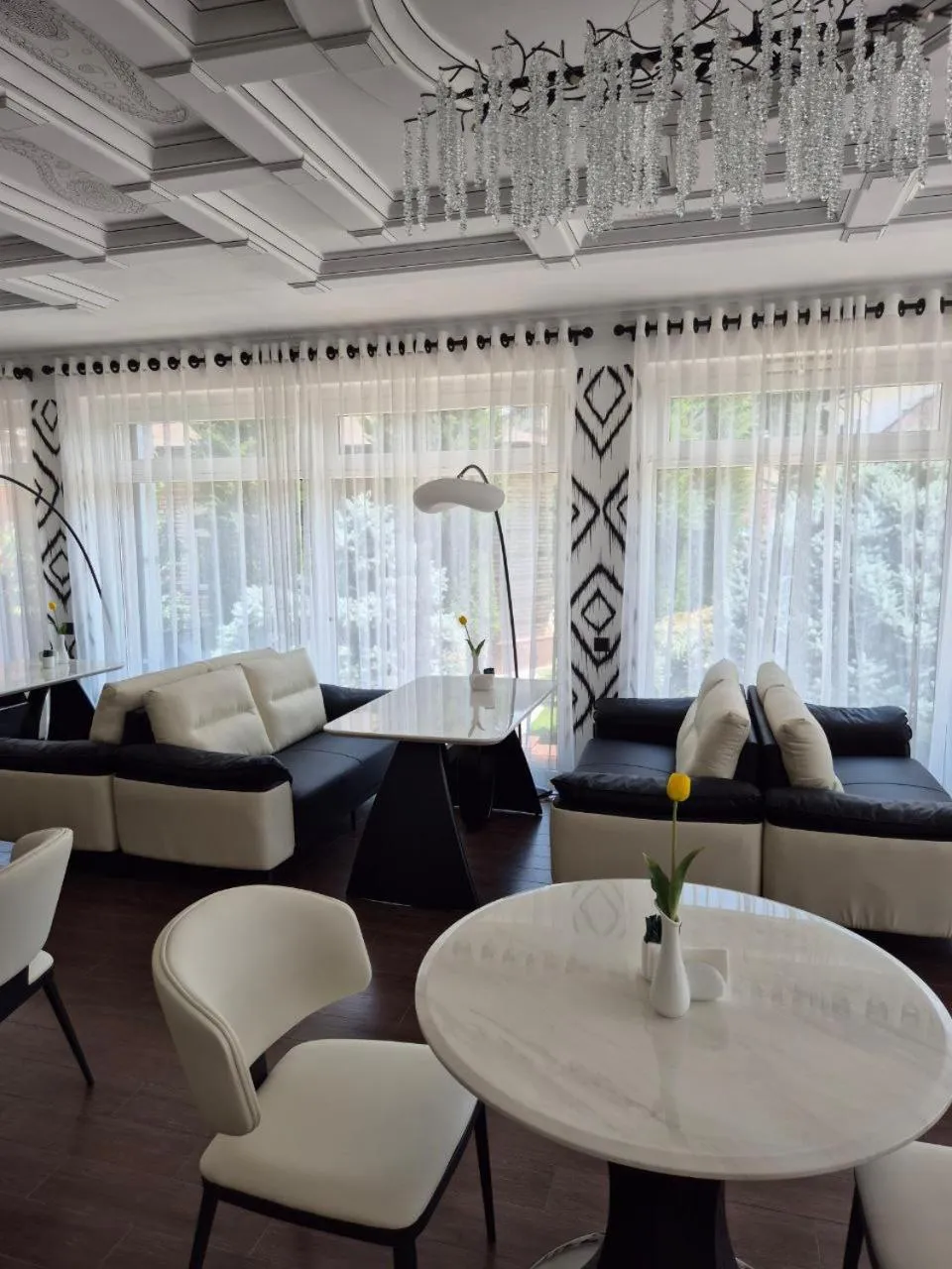 Restaurant/places to eat in HL 309 Hotel