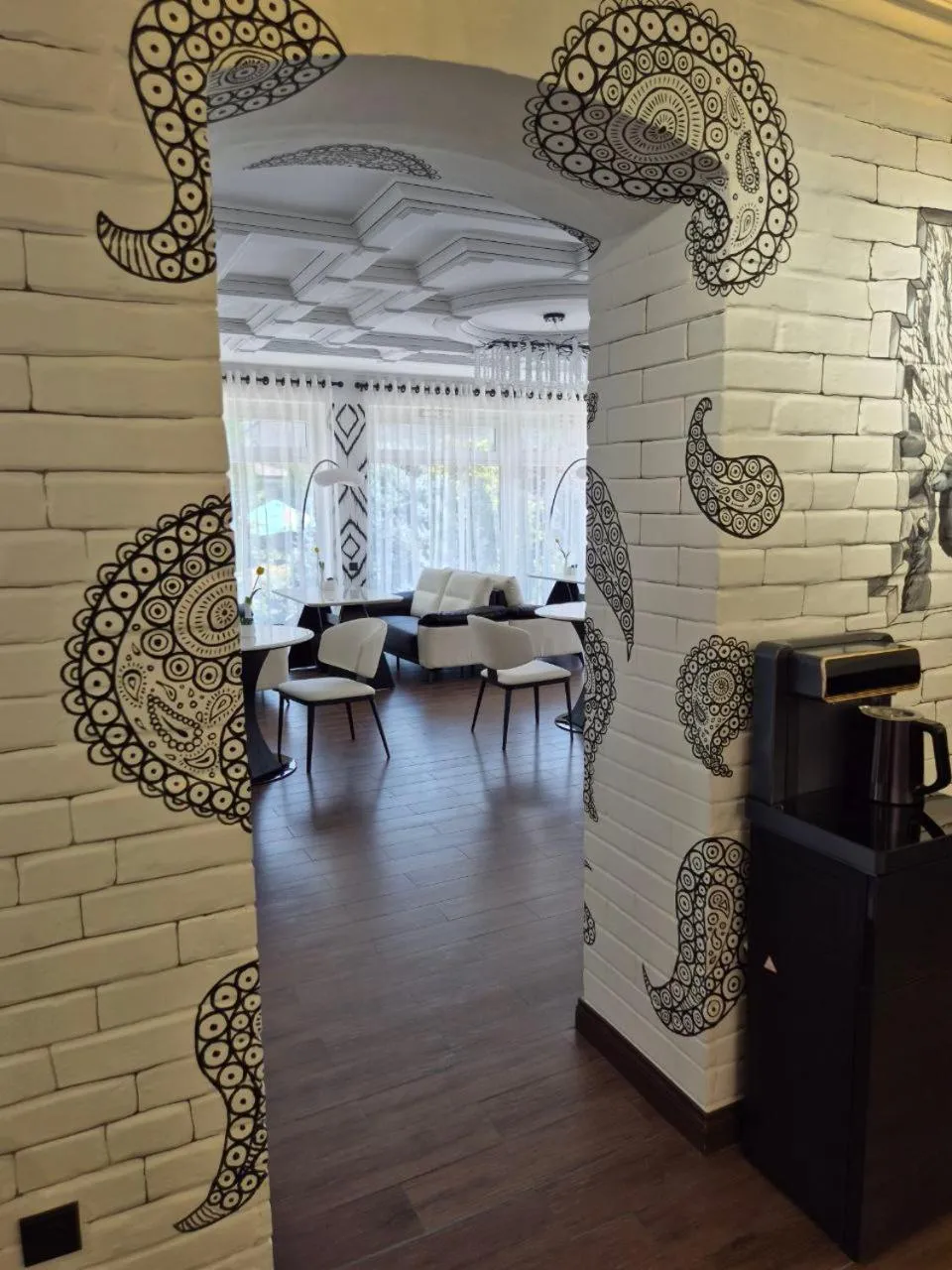 Restaurant/places to eat in HL 309 Hotel