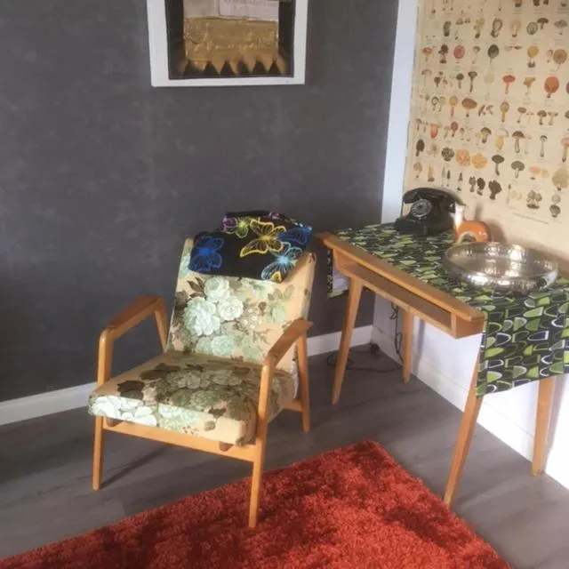 Photo of the whole room in Kansakoulu