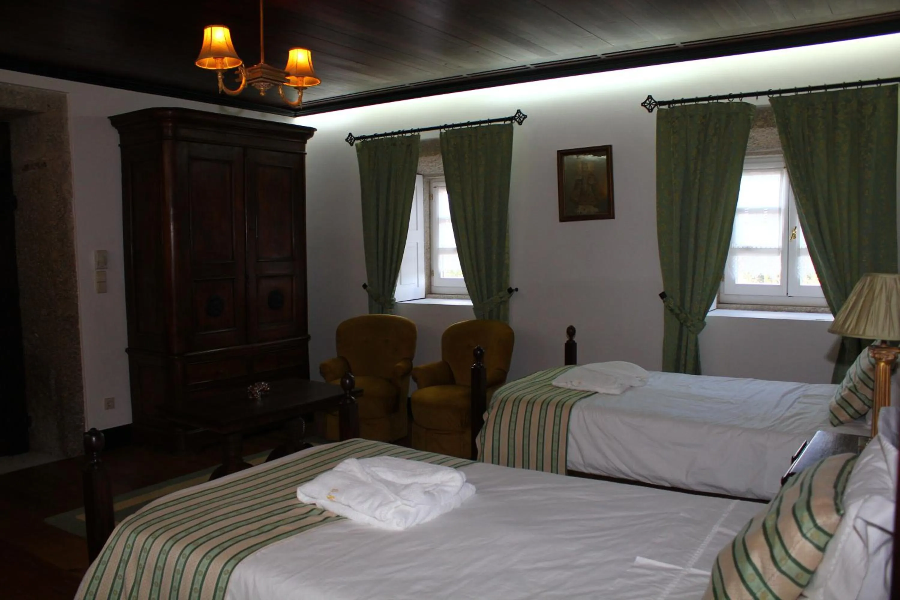 Large Twin Room in Quinta de Malta