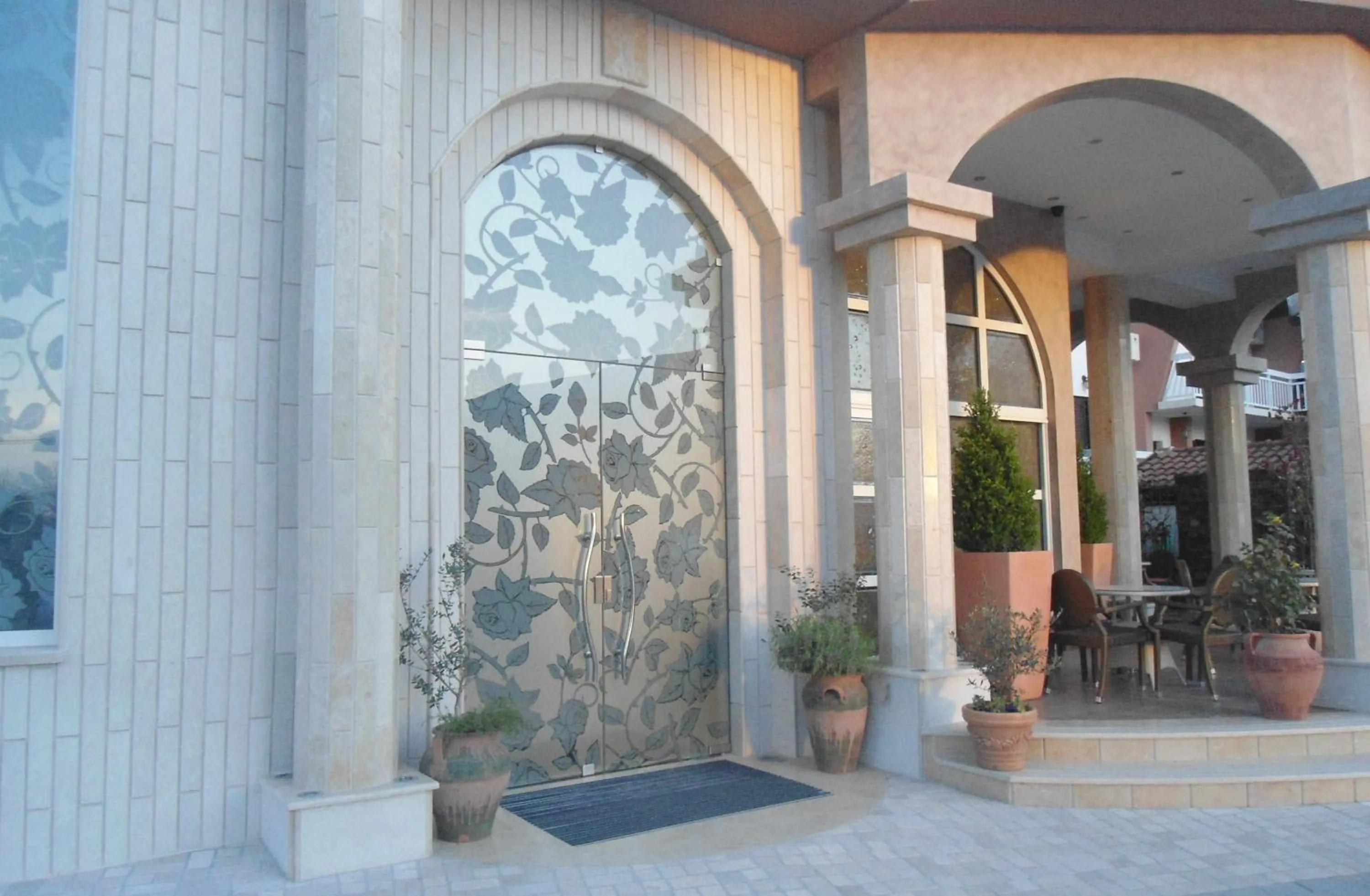 Facade/entrance in Hotel Flowers