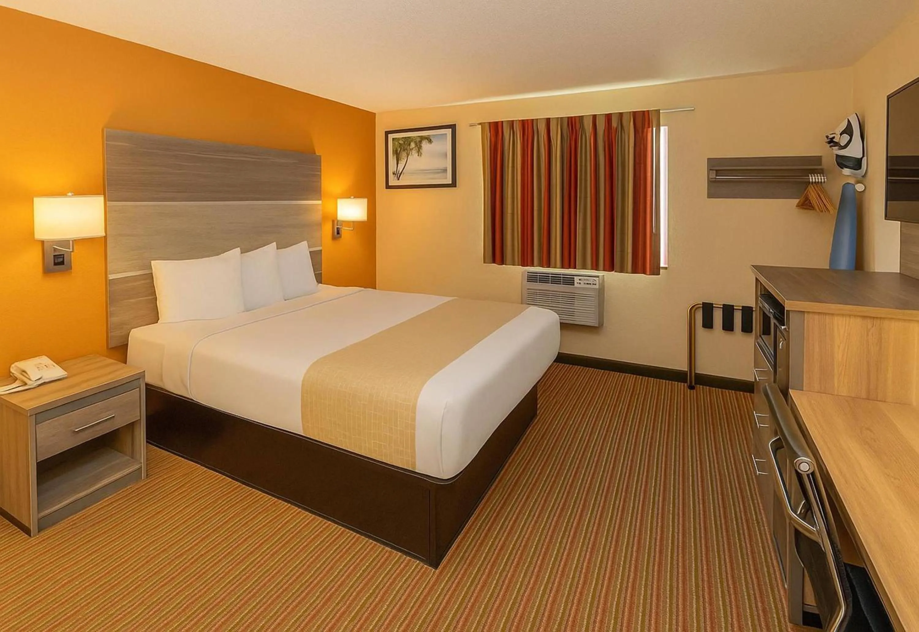 Photo of the whole room, Bed in Travelodge by Wyndham Muskegon
