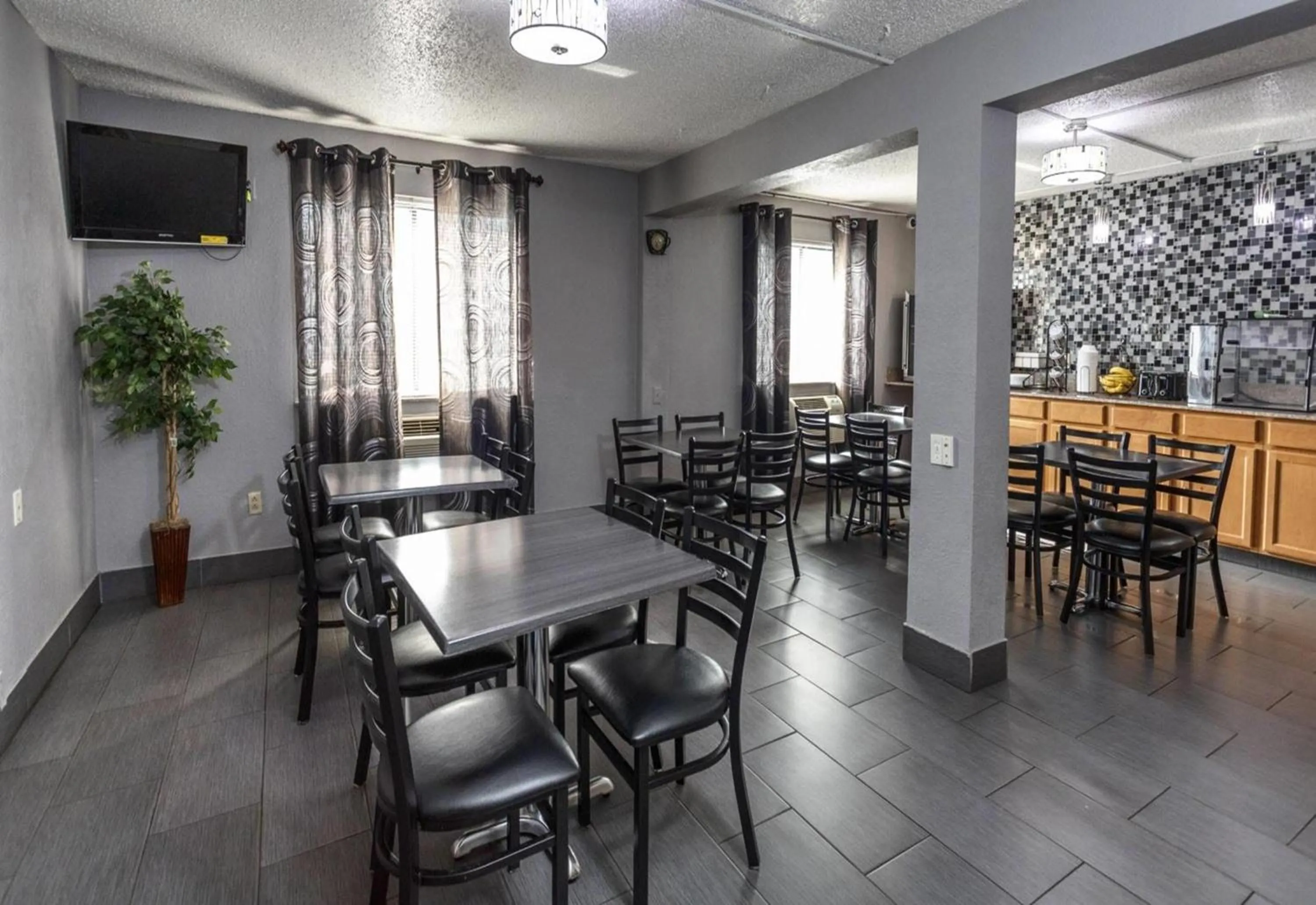 Restaurant/places to eat in Travelodge by Wyndham Muskegon