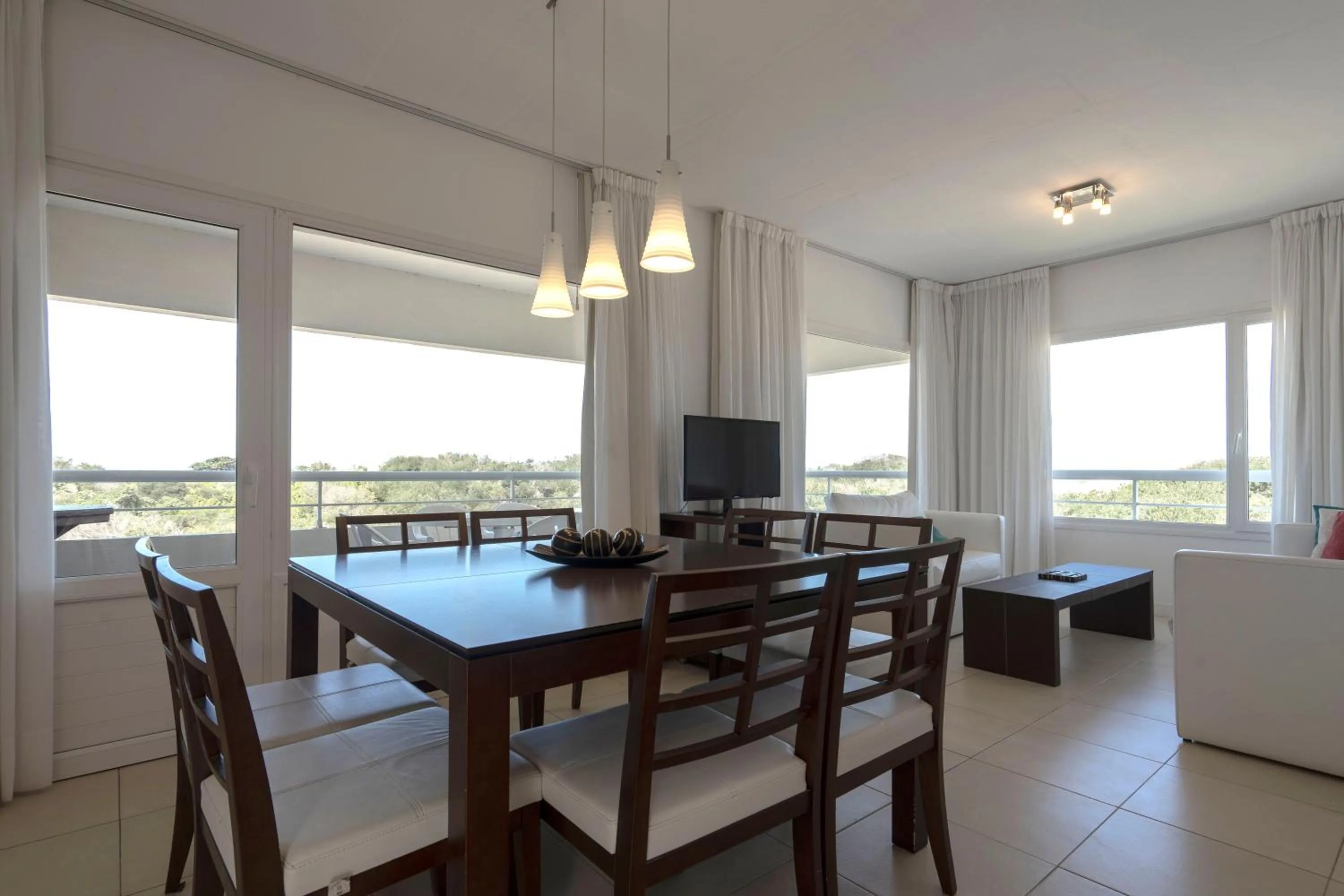 Dining area in Valeria Playa Apart