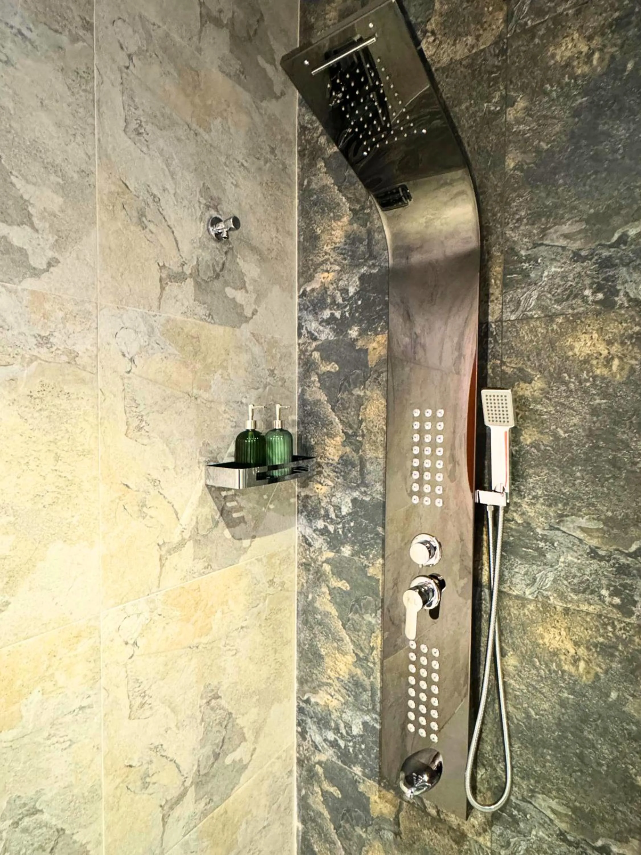 Shower in Queens mount