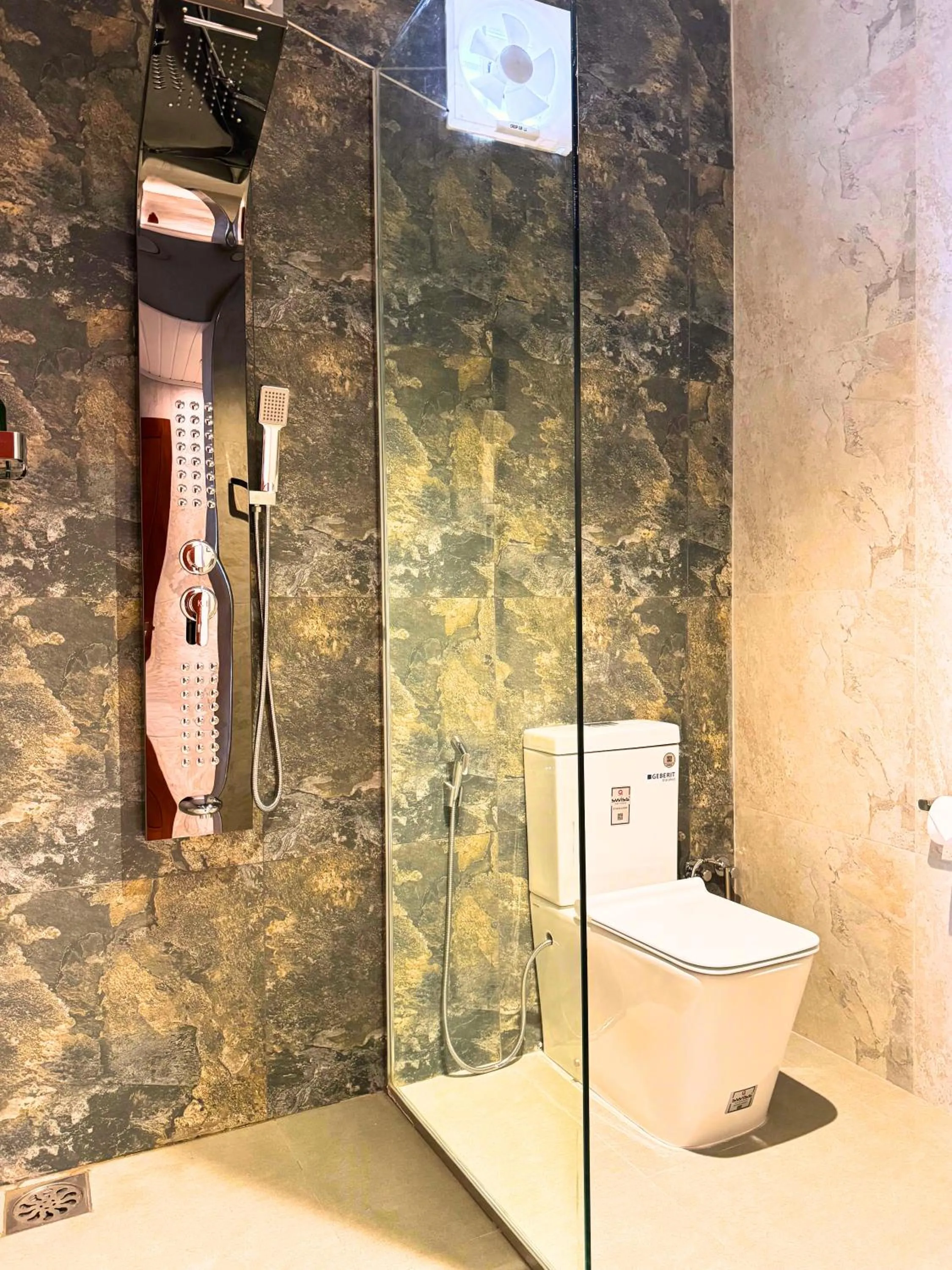 Shower in Queens mount