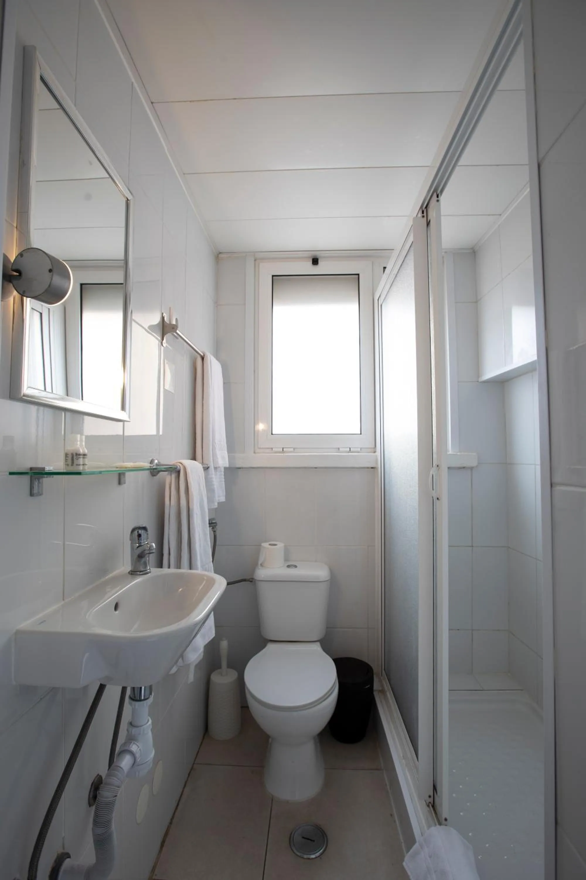 Shower in V Dinastia