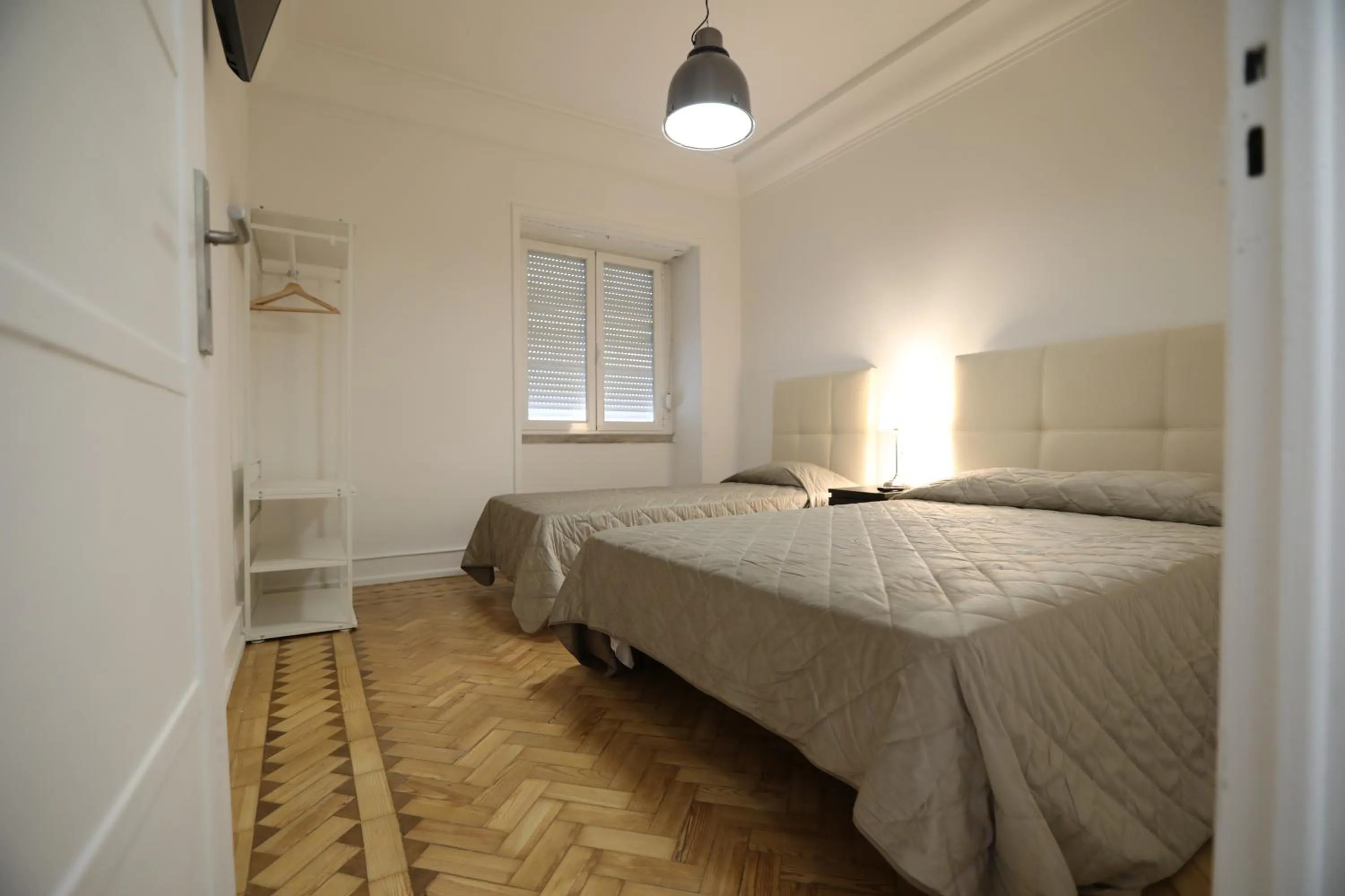 Bedroom, Bed in V Dinastia