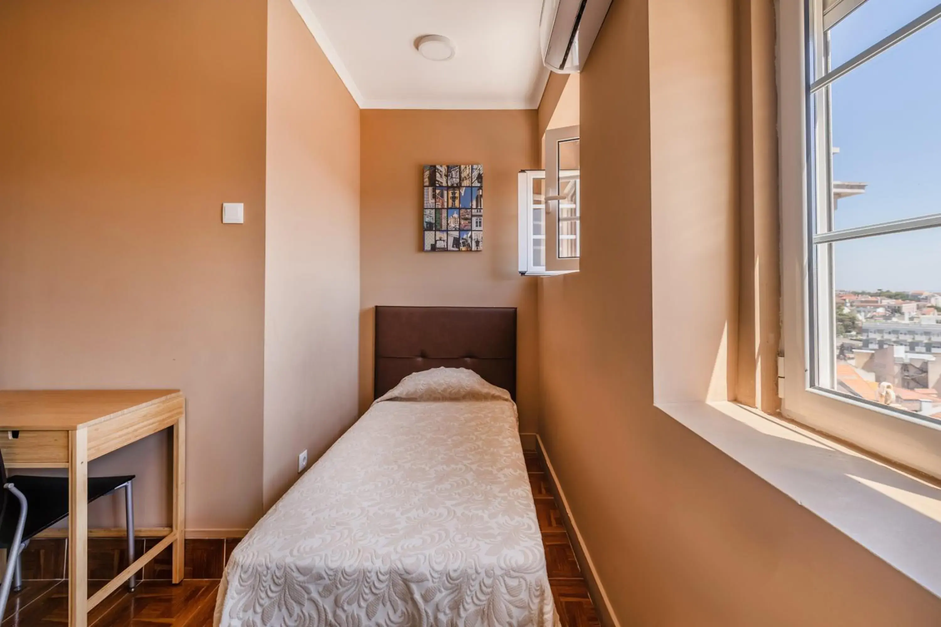 Bedroom, Bed in V Dinastia Bedroom, Bed in V Dinastia