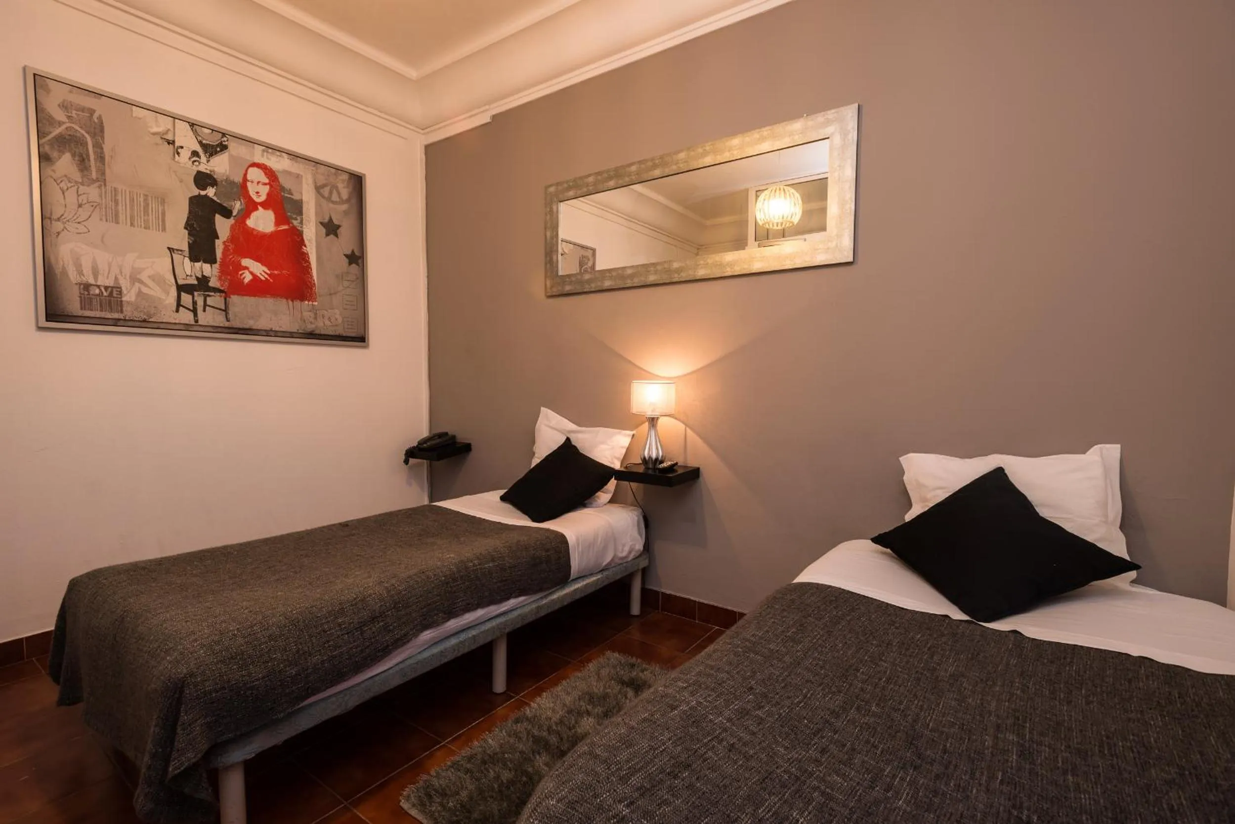 Bedroom, Bed in V Dinastia