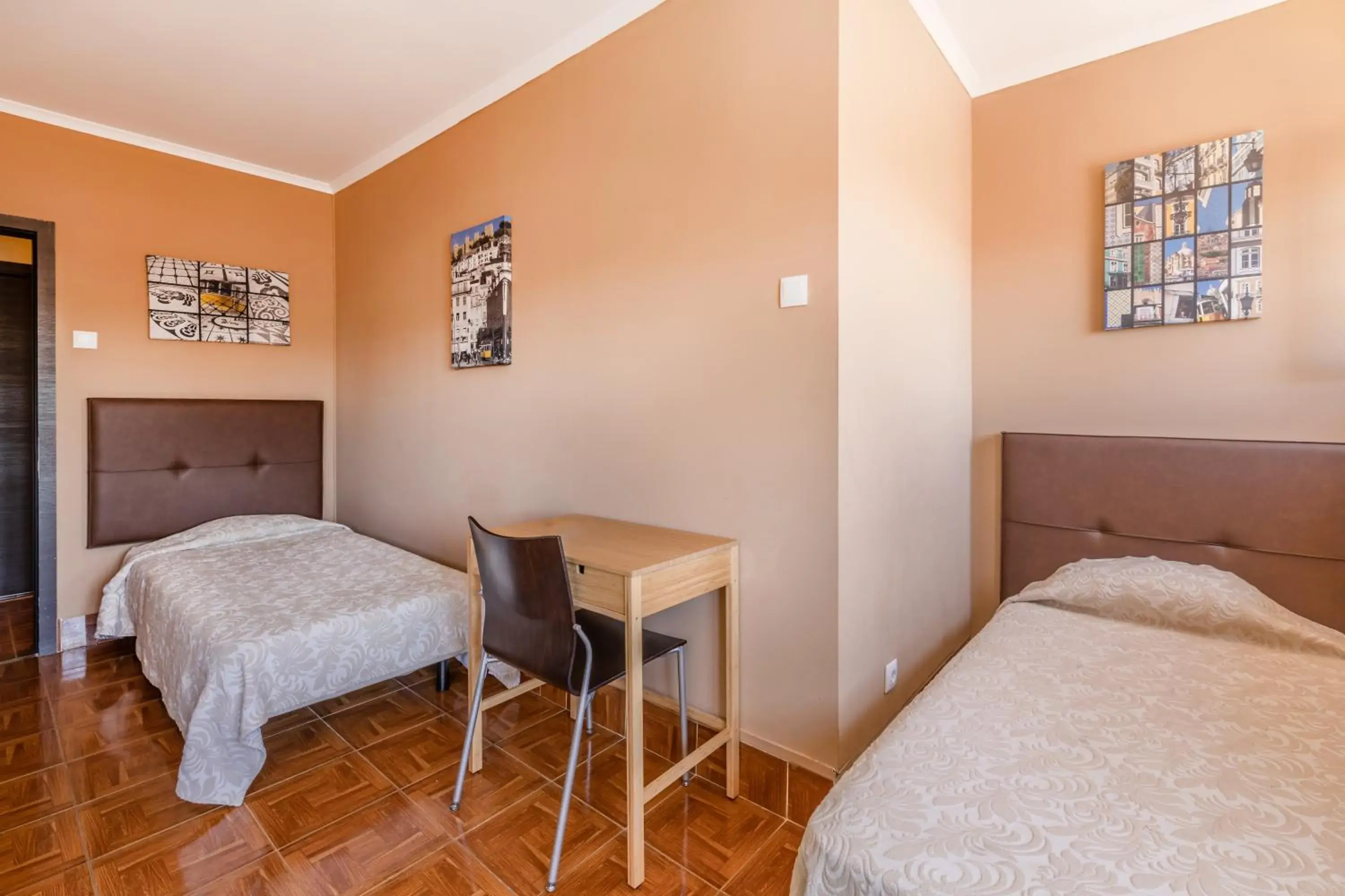 Bed in V Dinastia Bed in V Dinastia