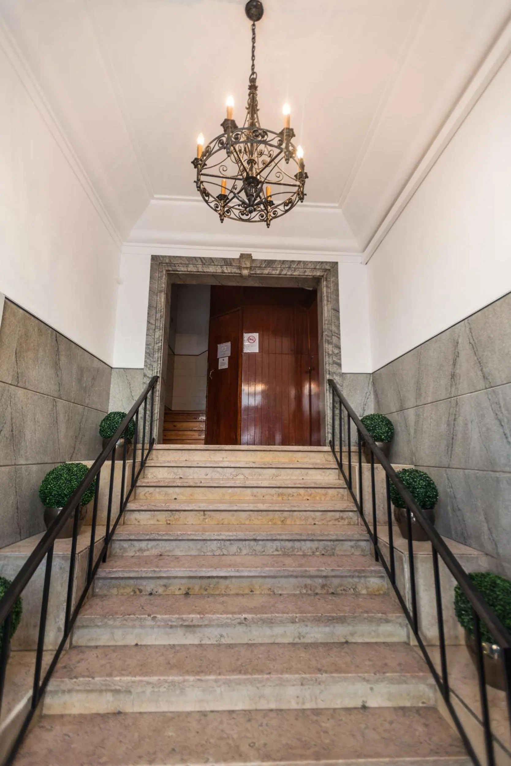 Facade/entrance in V Dinastia