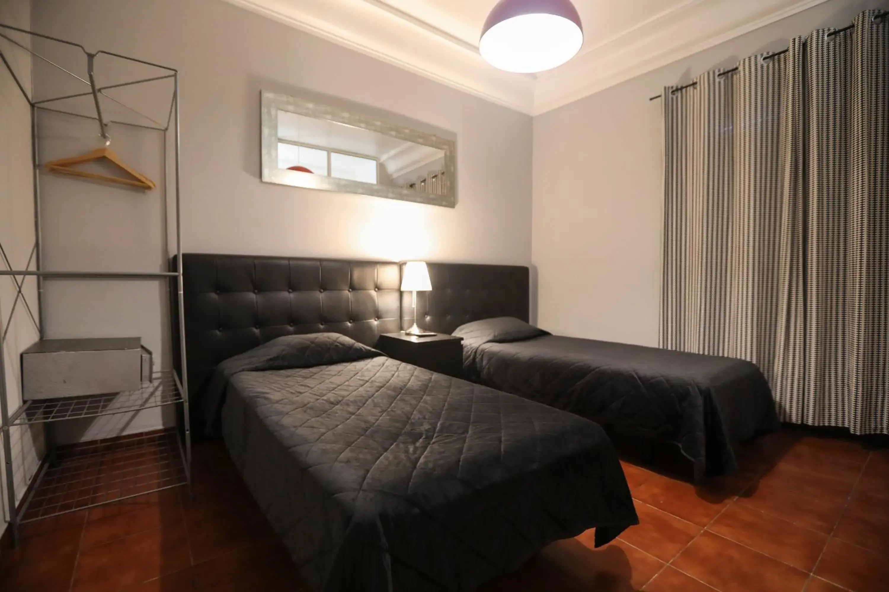 Bed in V Dinastia Bed in V Dinastia