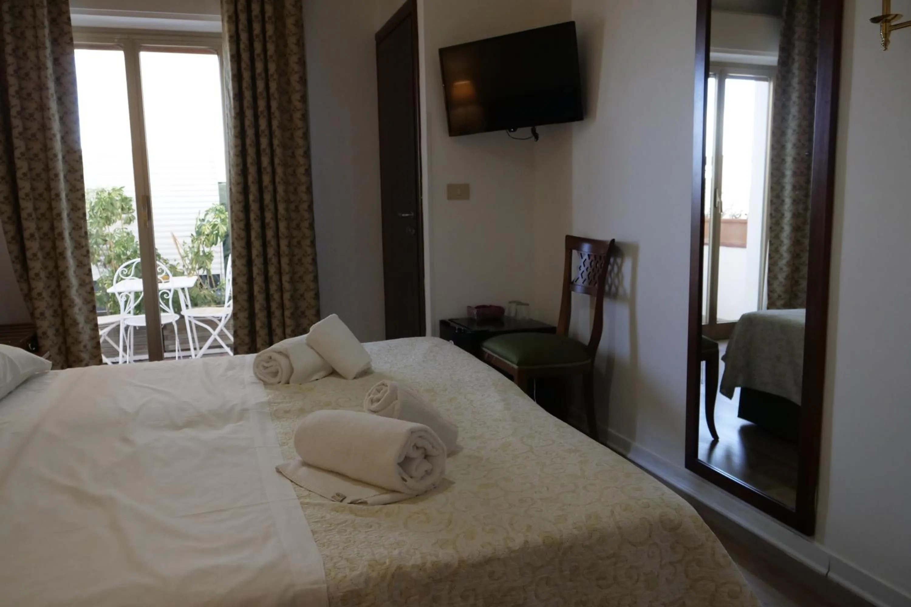 Photo of the whole room, Bed in Hotel Elios Tao