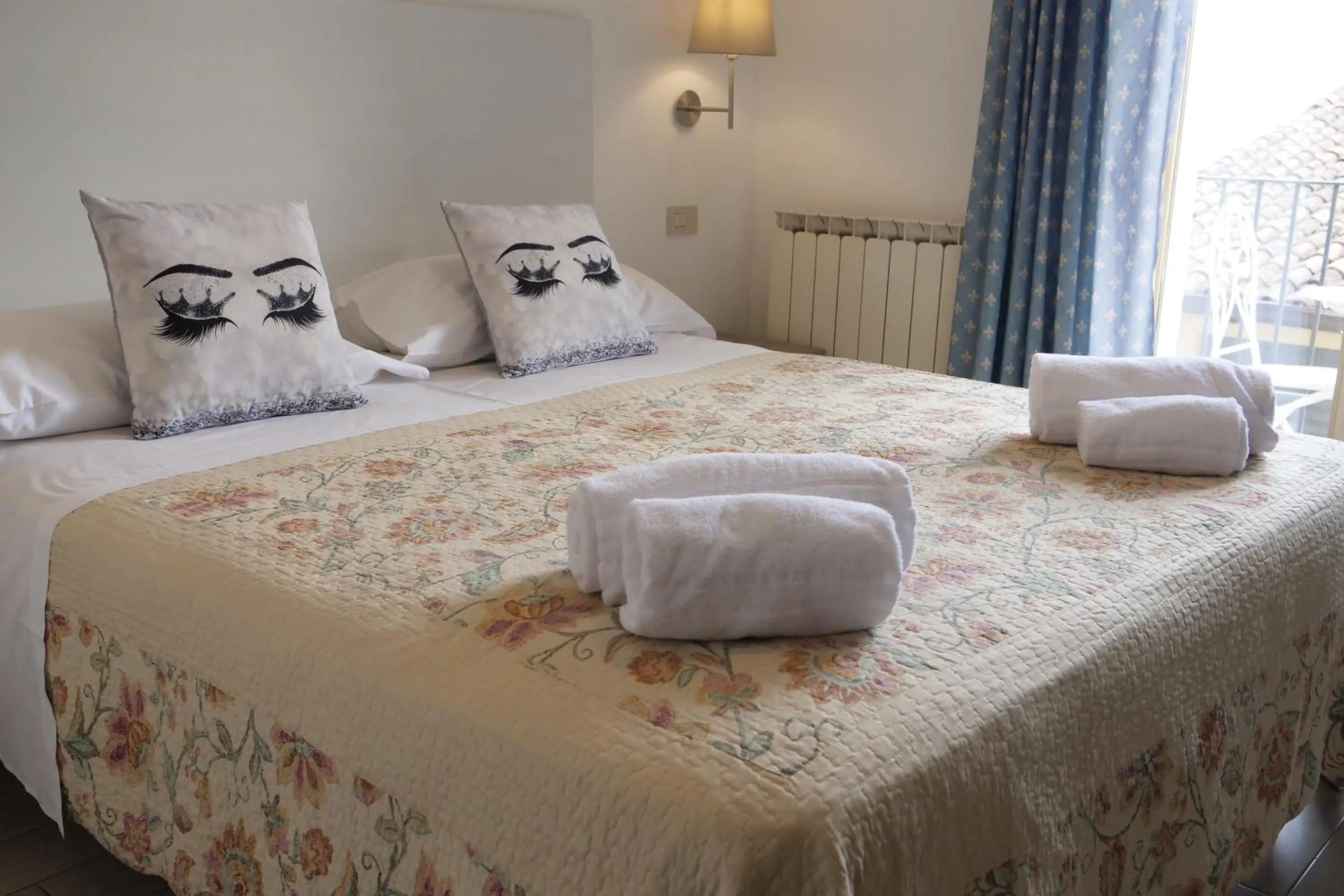 Photo of the whole room, Bed in Hotel Elios Tao