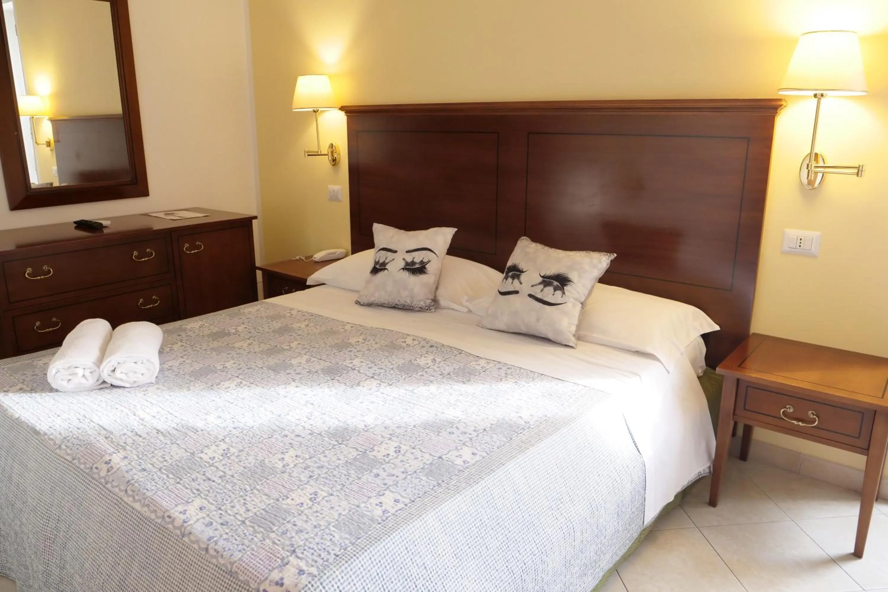 Bedroom, Bed in Hotel Elios Tao