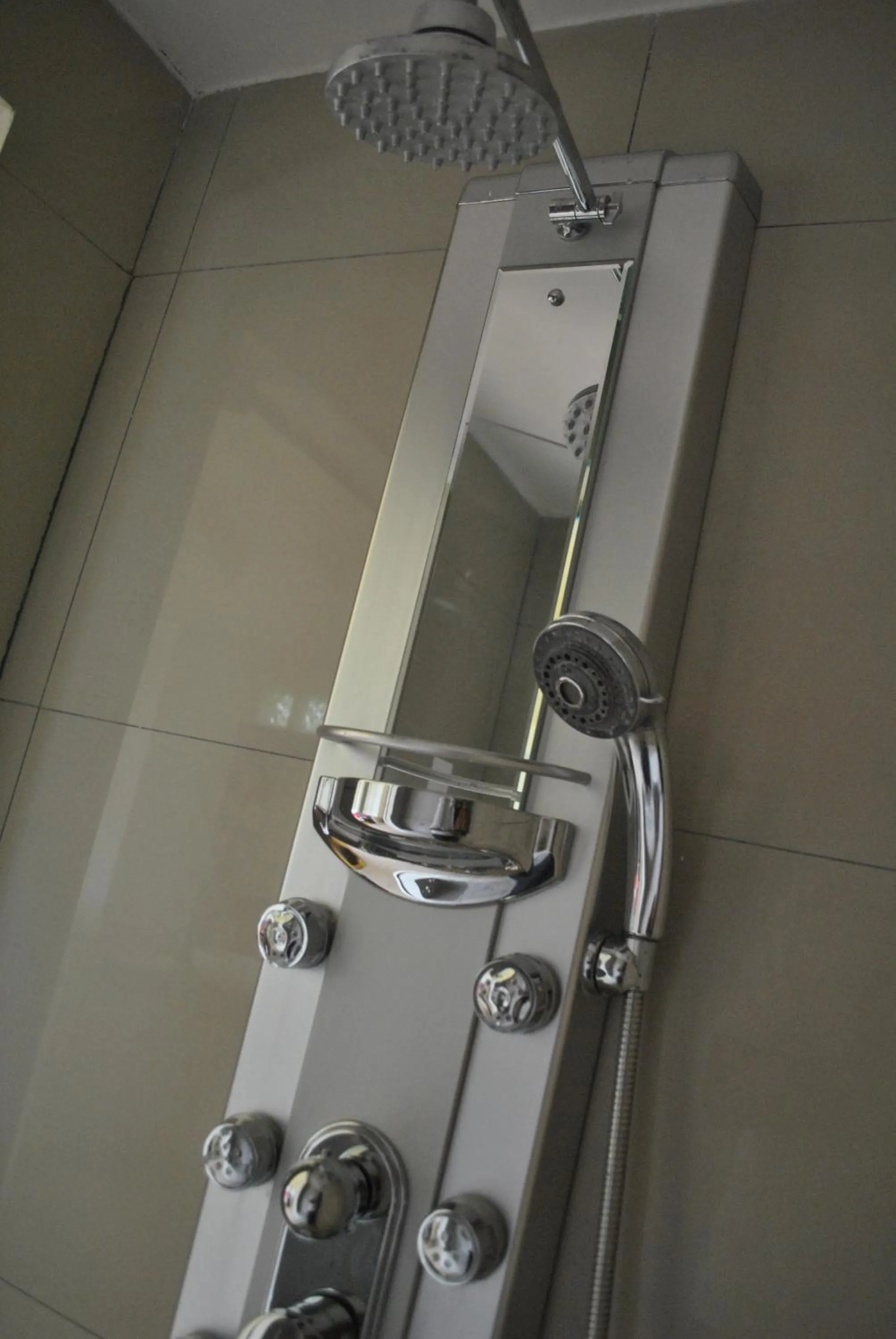 Shower in La Fleur