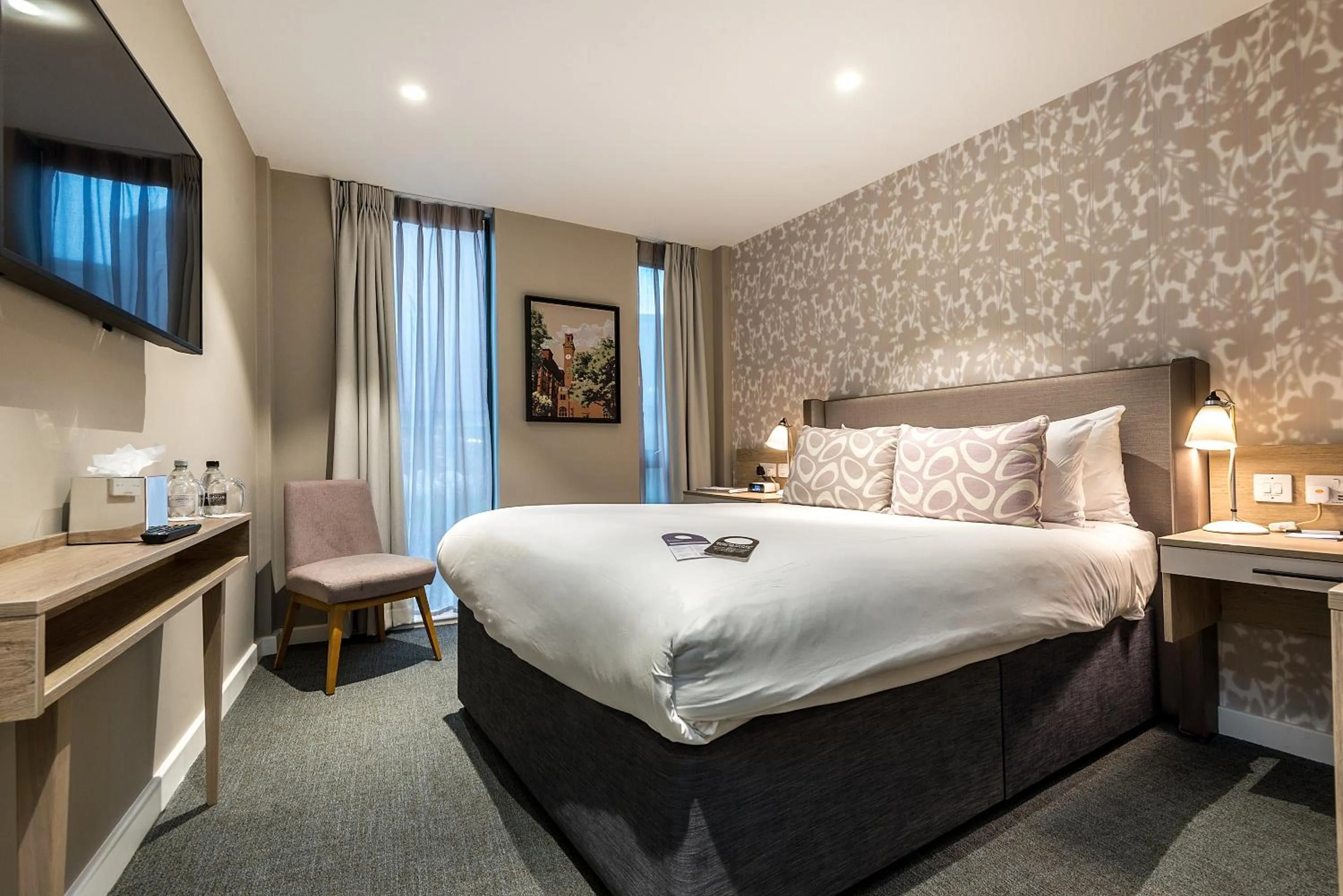 Bedroom, Bed in Edgbaston Park Hotel Birmingham