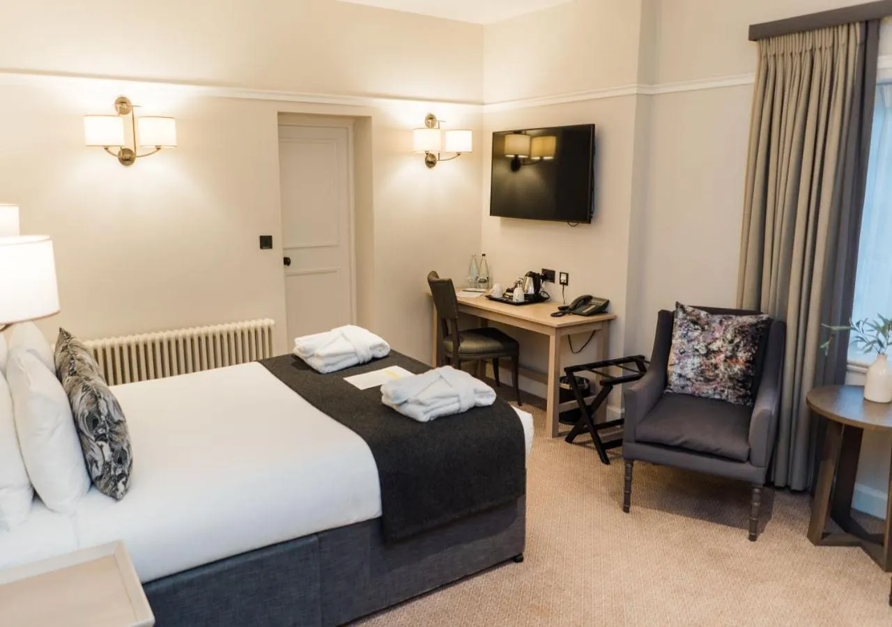 Bedroom, Bed in Edgbaston Park Hotel Birmingham