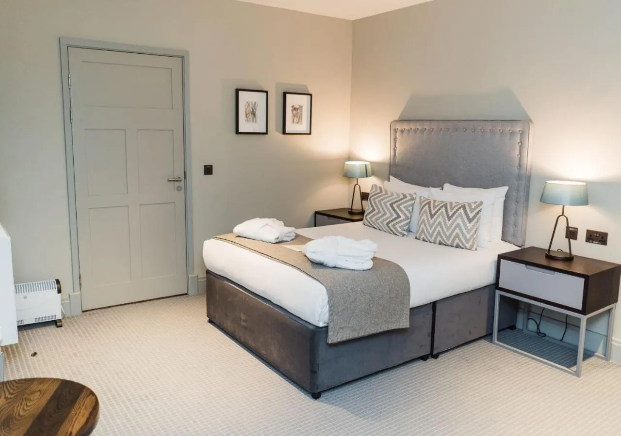 Bedroom, Bed in Edgbaston Park Hotel Birmingham