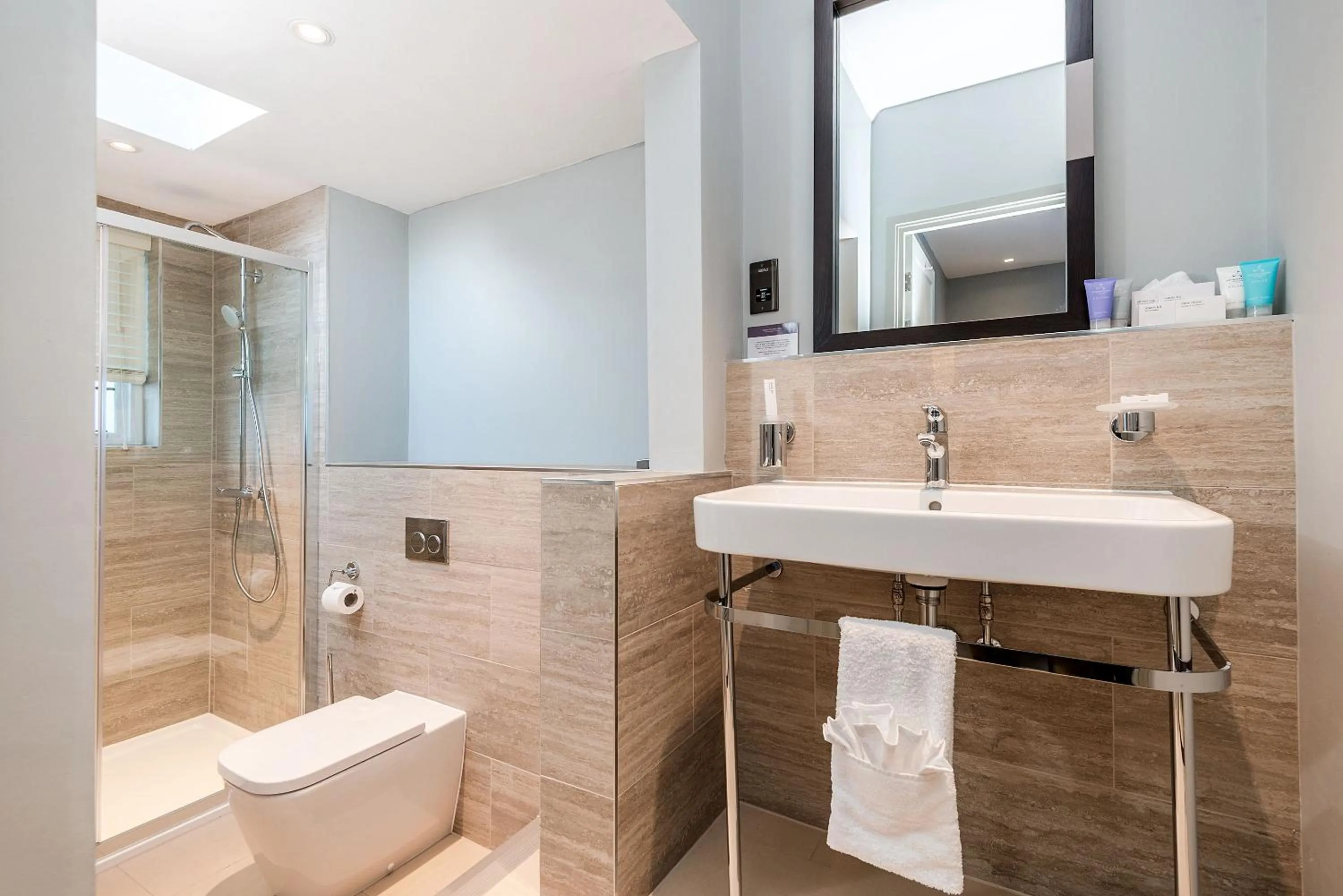 Bathroom in Edgbaston Park Hotel Birmingham